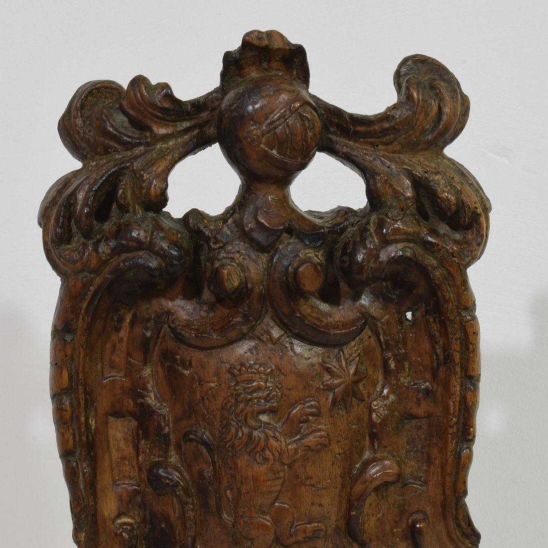 Dutch 17/18th Century Baroque Carved Wooden Coat of Arms For Sale 2