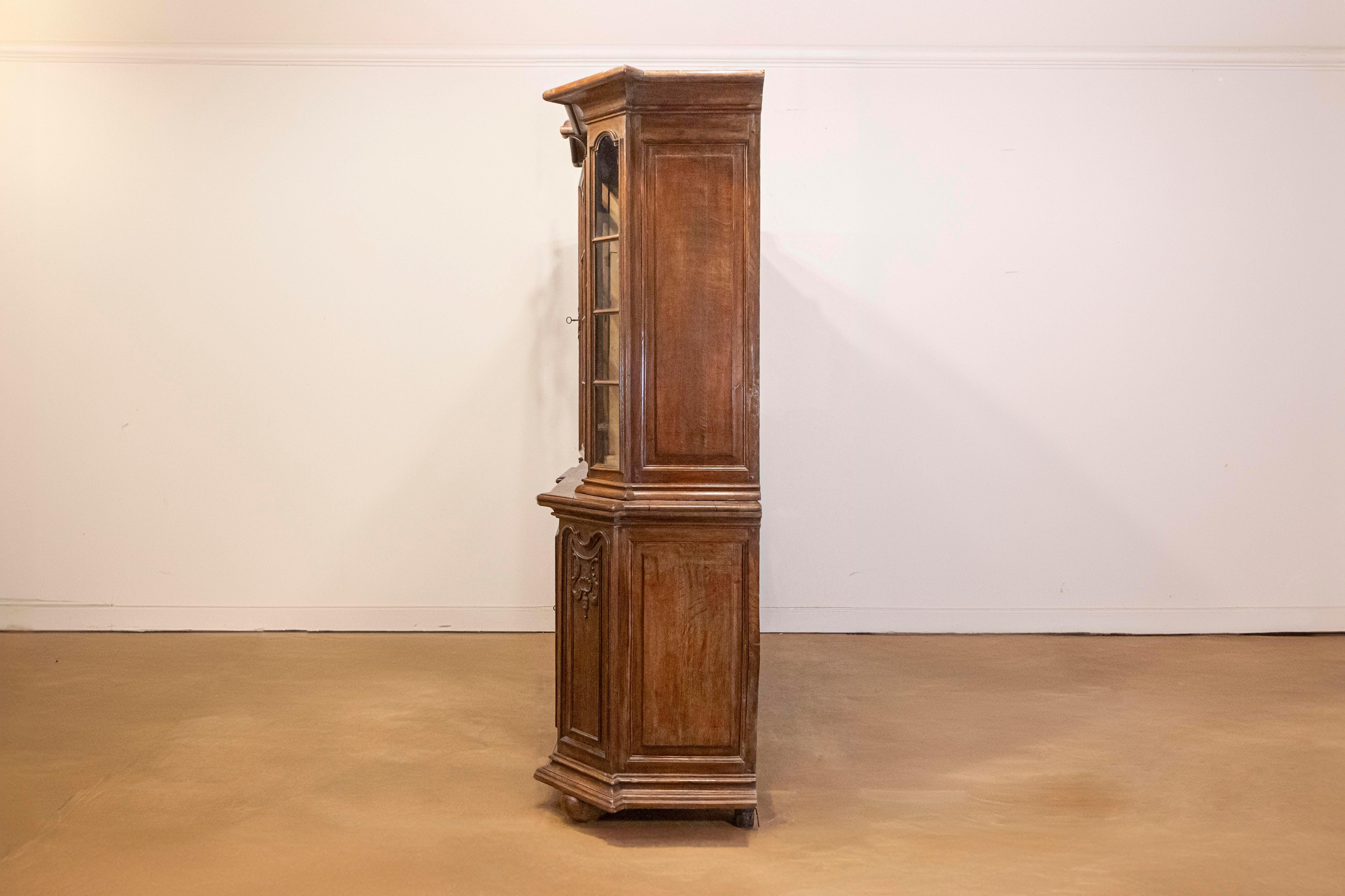 Dutch 1793s Carved Oak Buffet À Deux-Corps with Glass Doors and Pewter Clock For Sale 8