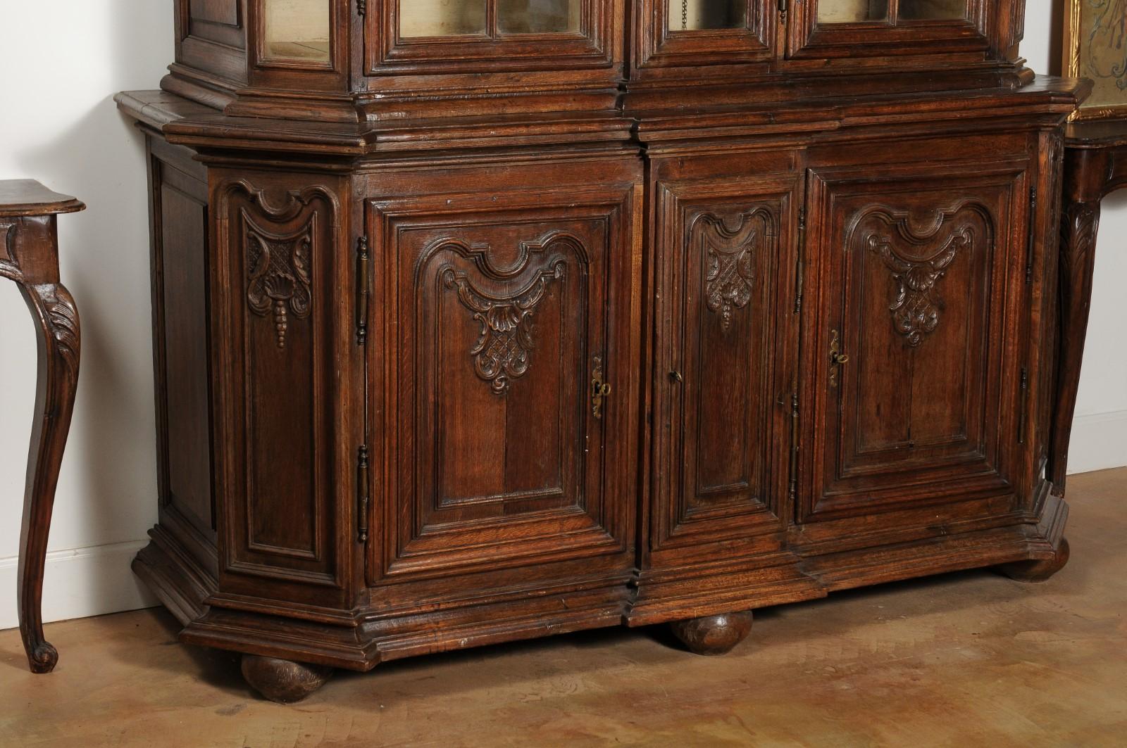 Dutch 1793s Carved Oak Buffet À Deux-Corps with Glass Doors and Pewter Clock For Sale 11