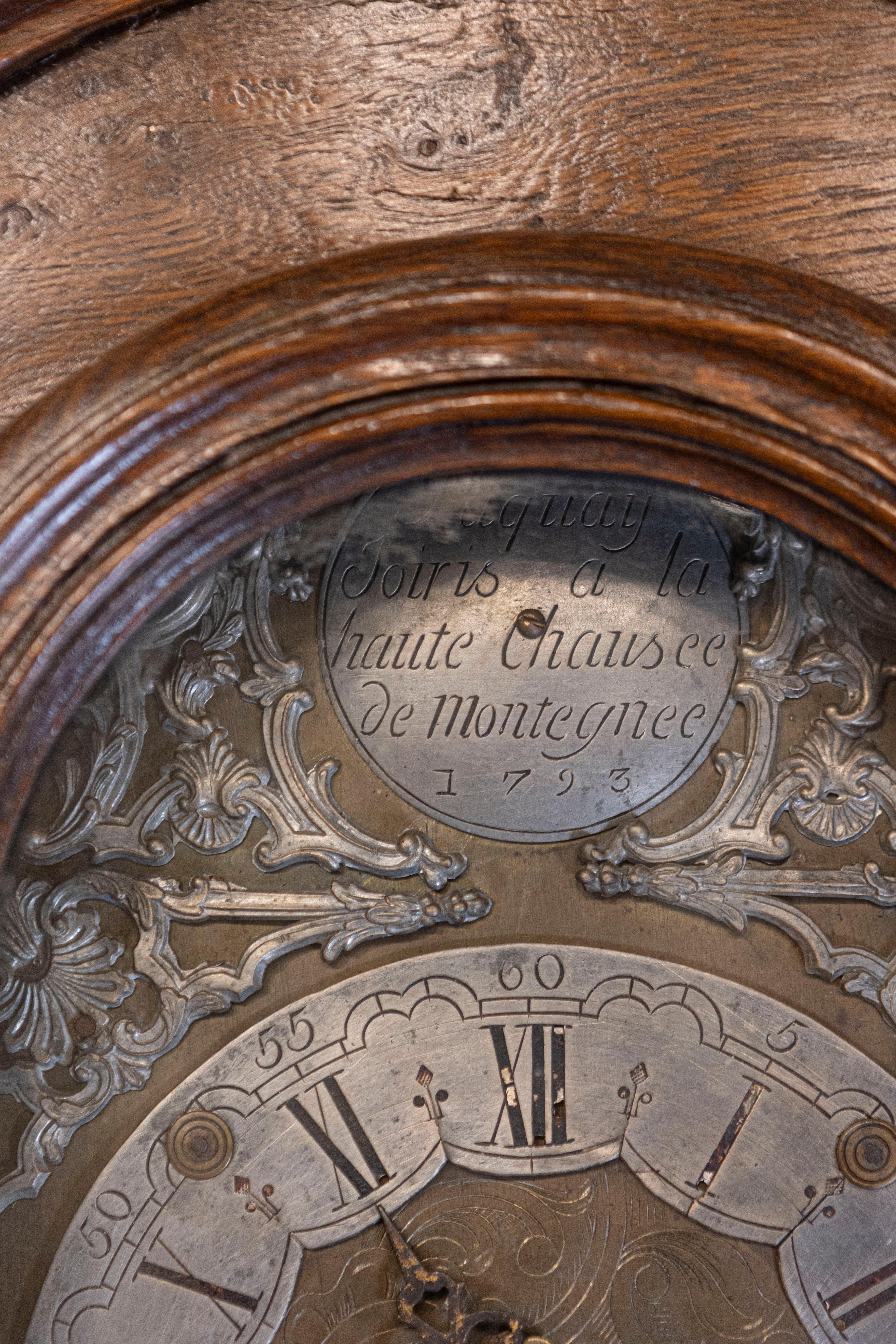 Dutch 1793s Carved Oak Buffet À Deux-Corps with Glass Doors and Pewter Clock For Sale 2