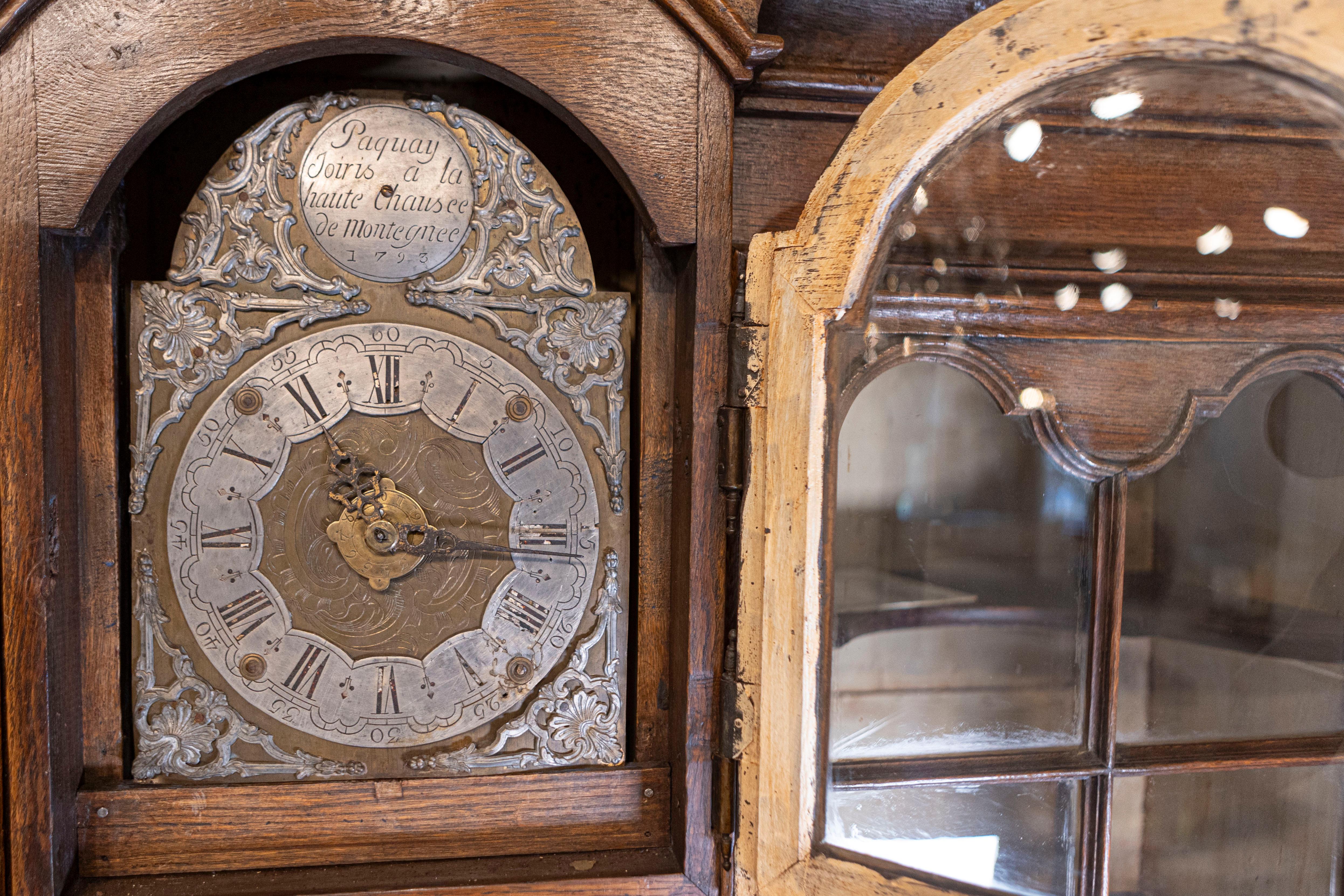 Dutch 1793s Carved Oak Buffet À Deux-Corps with Glass Doors and Pewter Clock For Sale 3