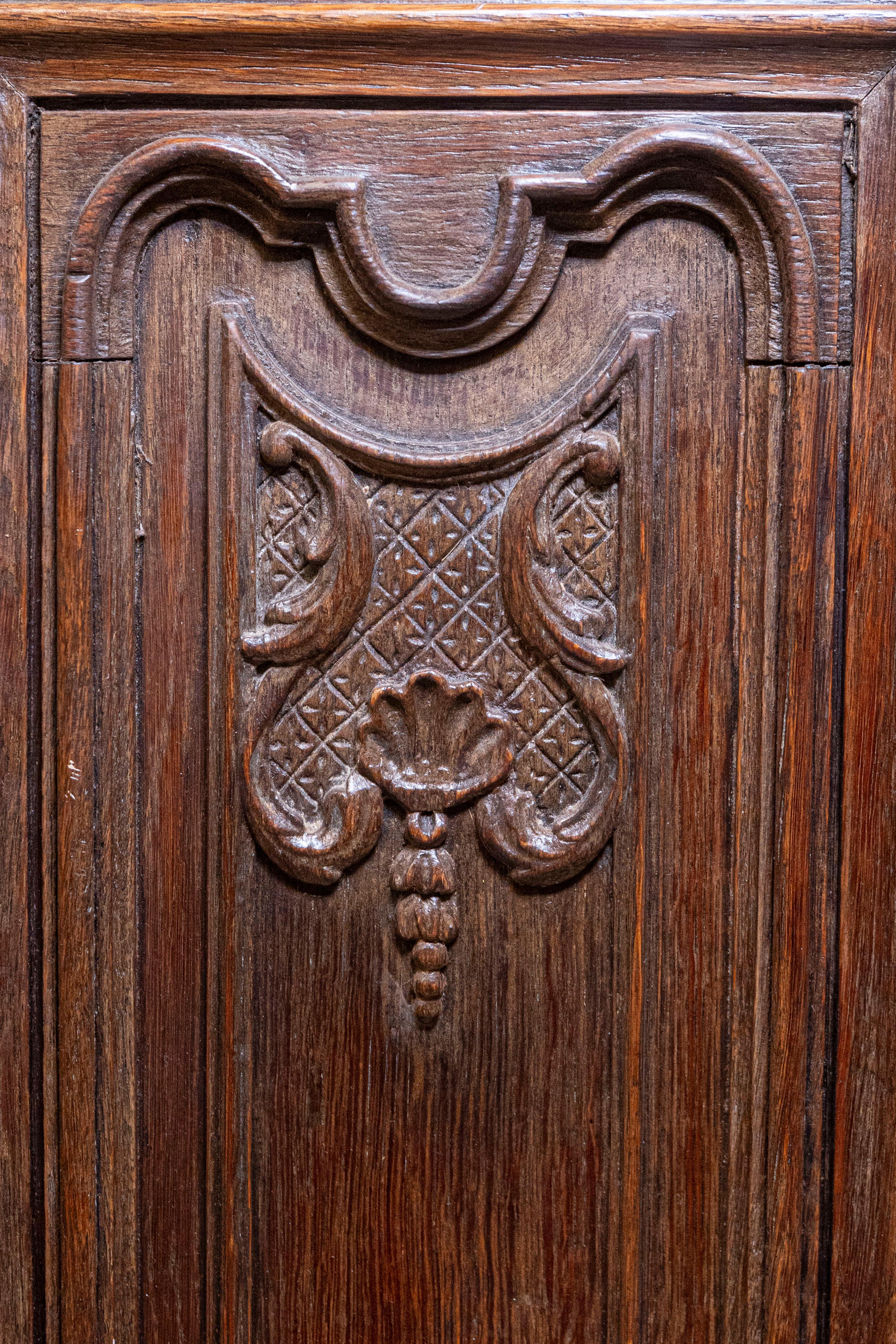 Dutch 1793s Carved Oak Buffet À Deux-Corps with Glass Doors and Pewter Clock For Sale 4