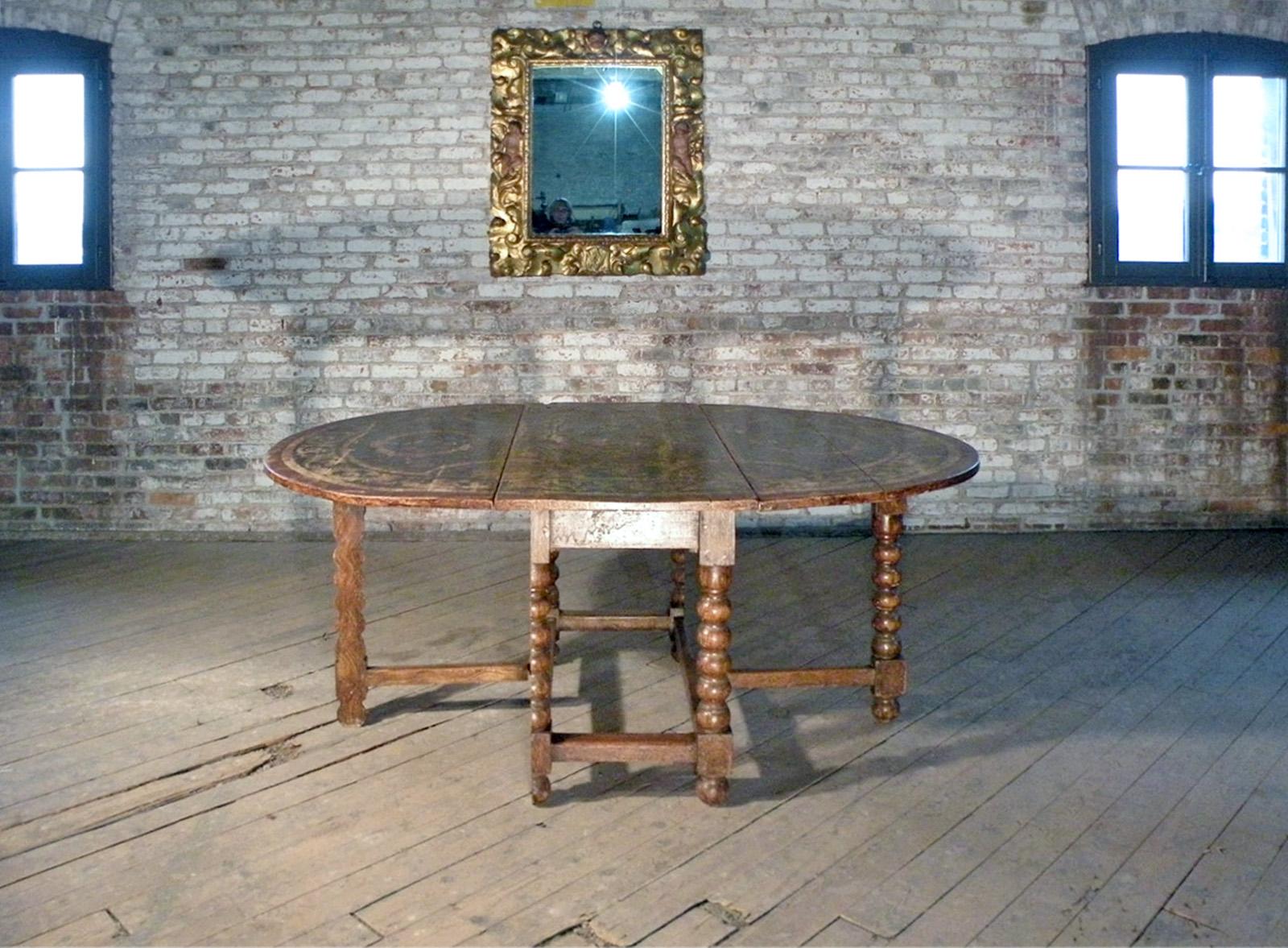 Dutch 17th Century Painted Large Oval Gate-Leg Dining Table For Sale 6