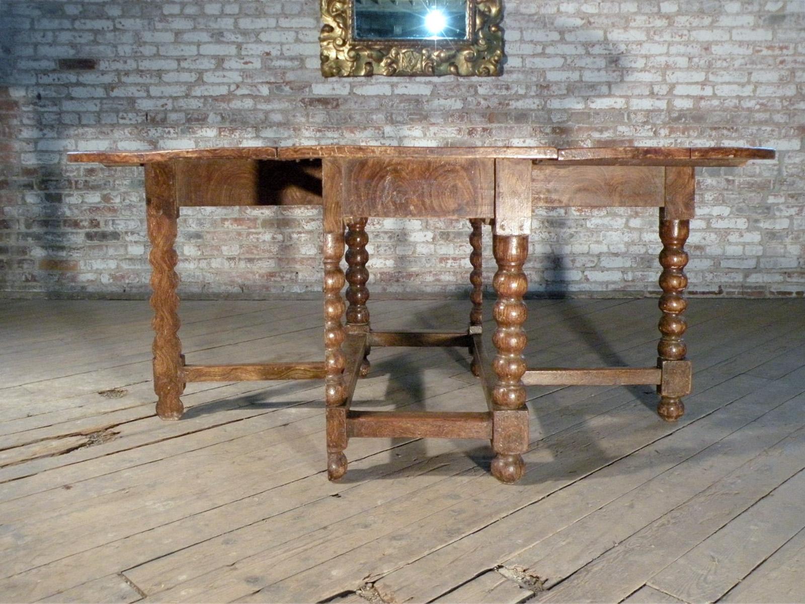 18th Century and Earlier Dutch 17th Century Painted Large Oval Gate-Leg Dining Table For Sale