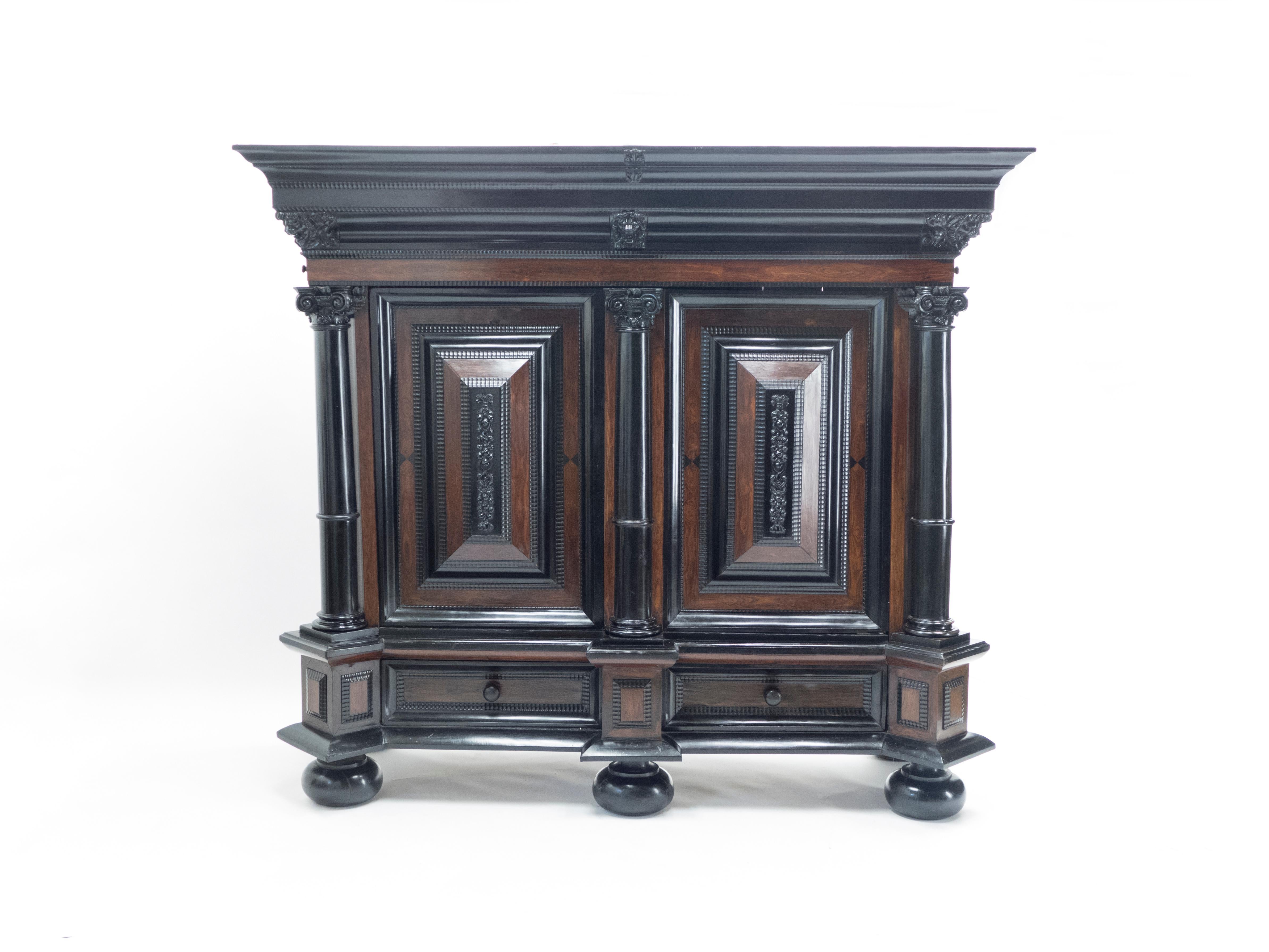 Dutch 17th Century Rosewood Ebony Baroque Cupboard Kussenkast, 1670 In Good Condition For Sale In Paris, IDF