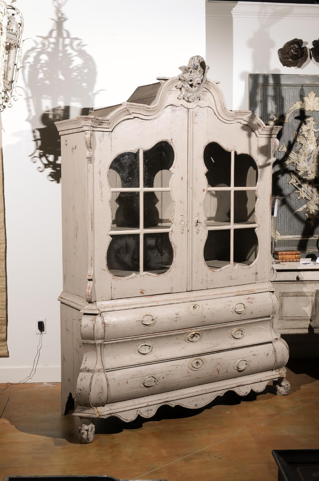 Dutch 1850s Rococo Revival Painted Cabinet with Glass Doors and Bombé Chest For Sale 1