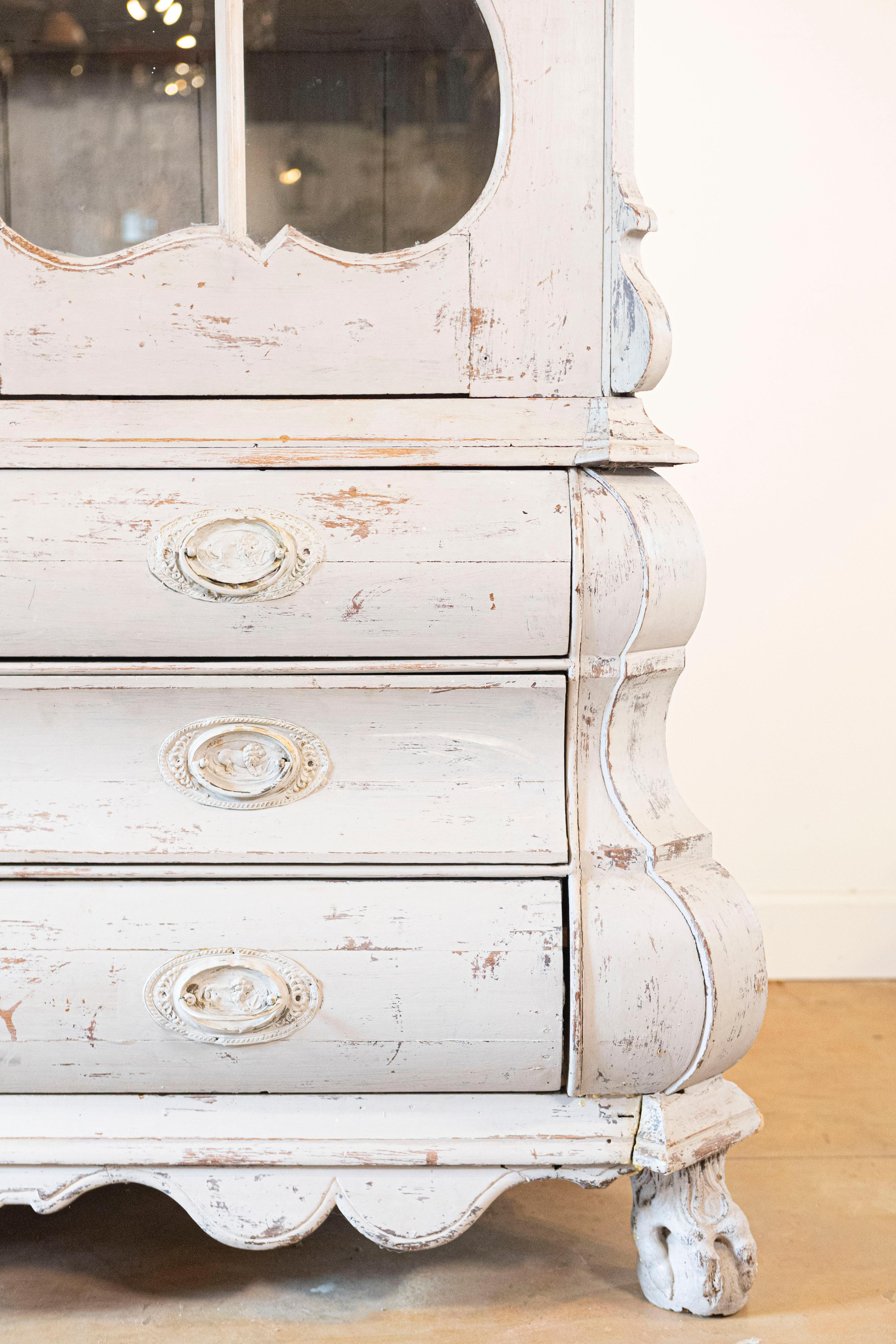 Dutch 1850s Rococo Revival Painted Cabinet with Glass Doors and Bombé Chest For Sale 3