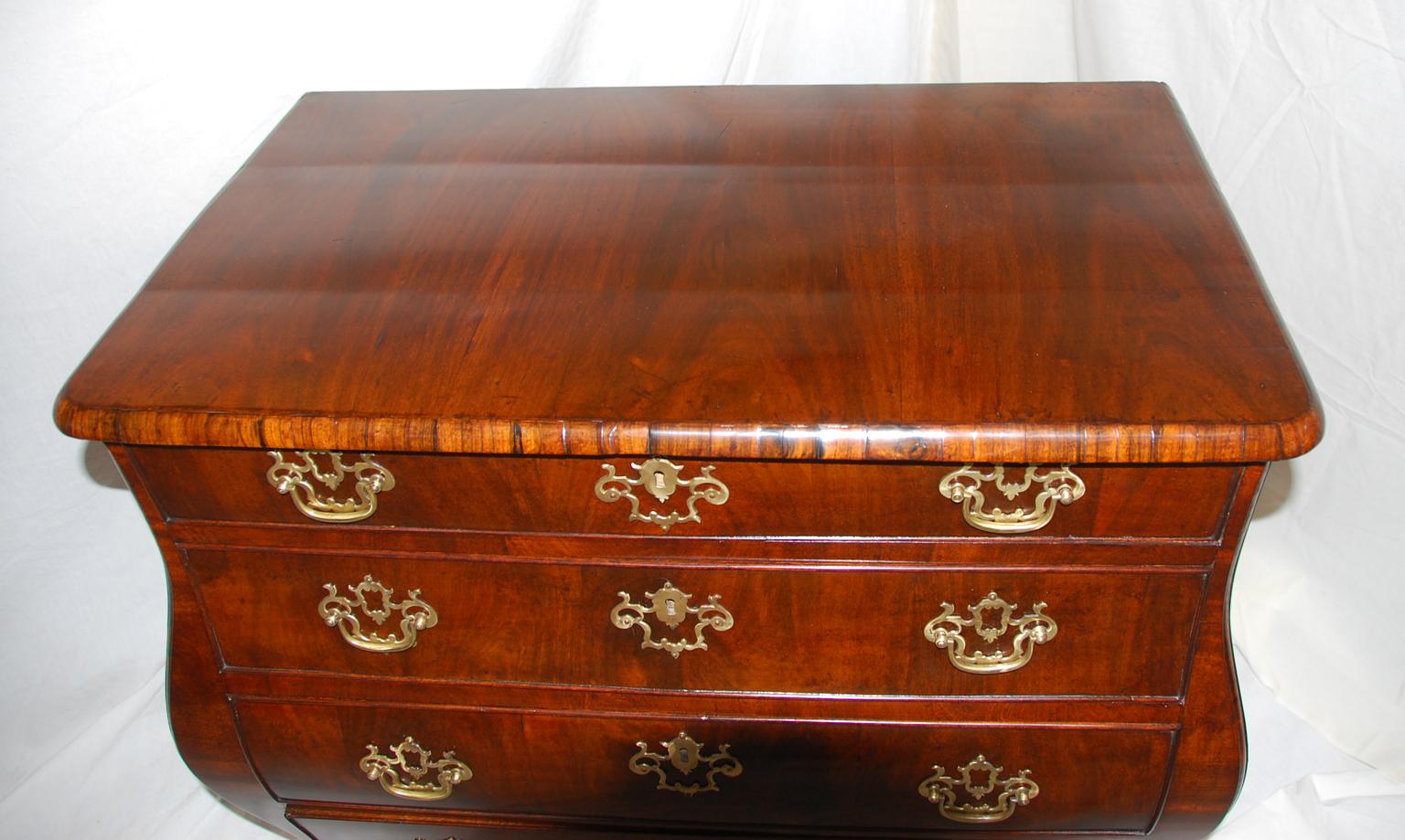 18th Century and Earlier Dutch 18th Century Bombay Chest of Drawers in Mahogany and Coromandel