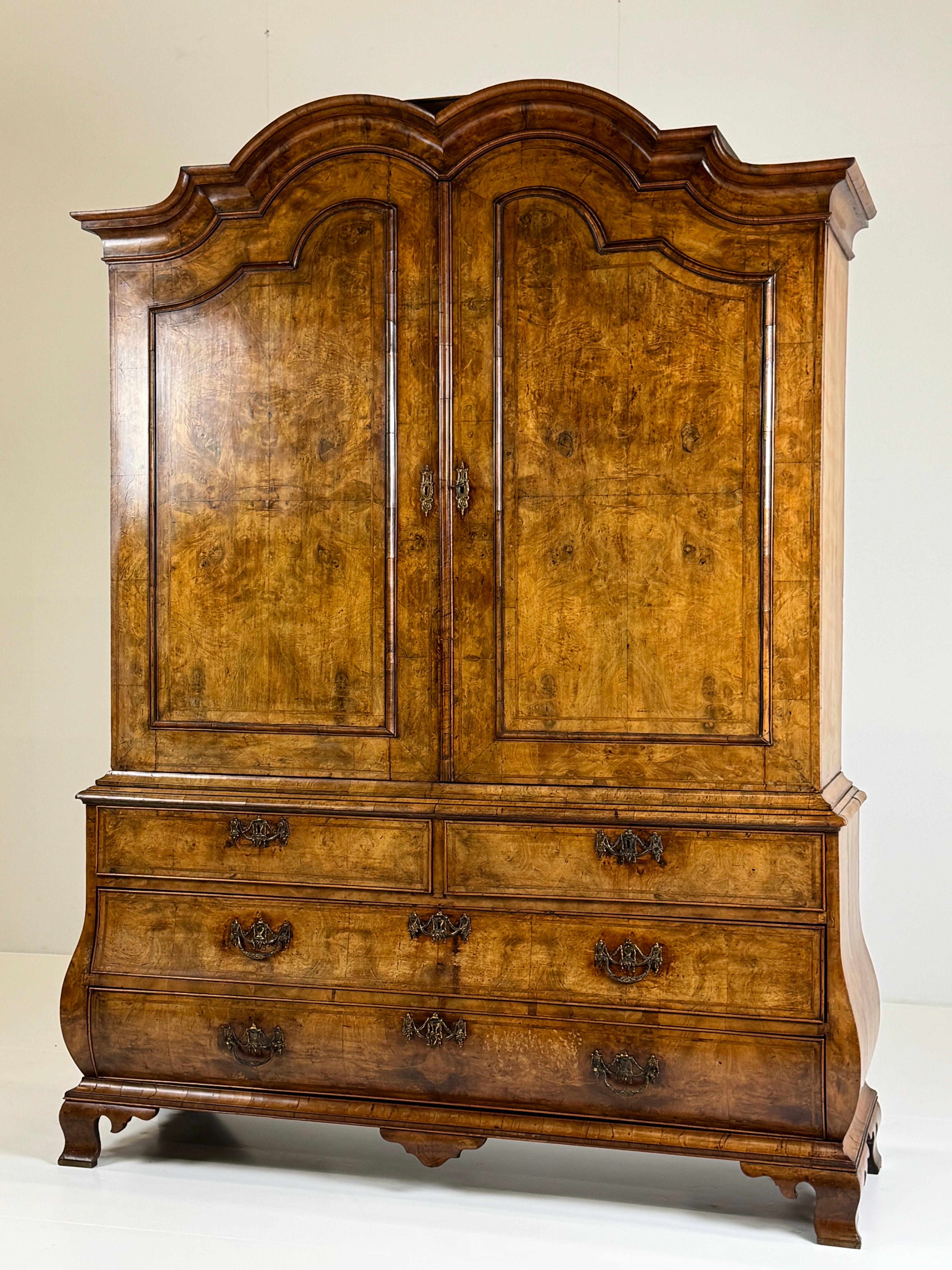 Dutch 18th century Burr Walnut Cabinet For Sale 7
