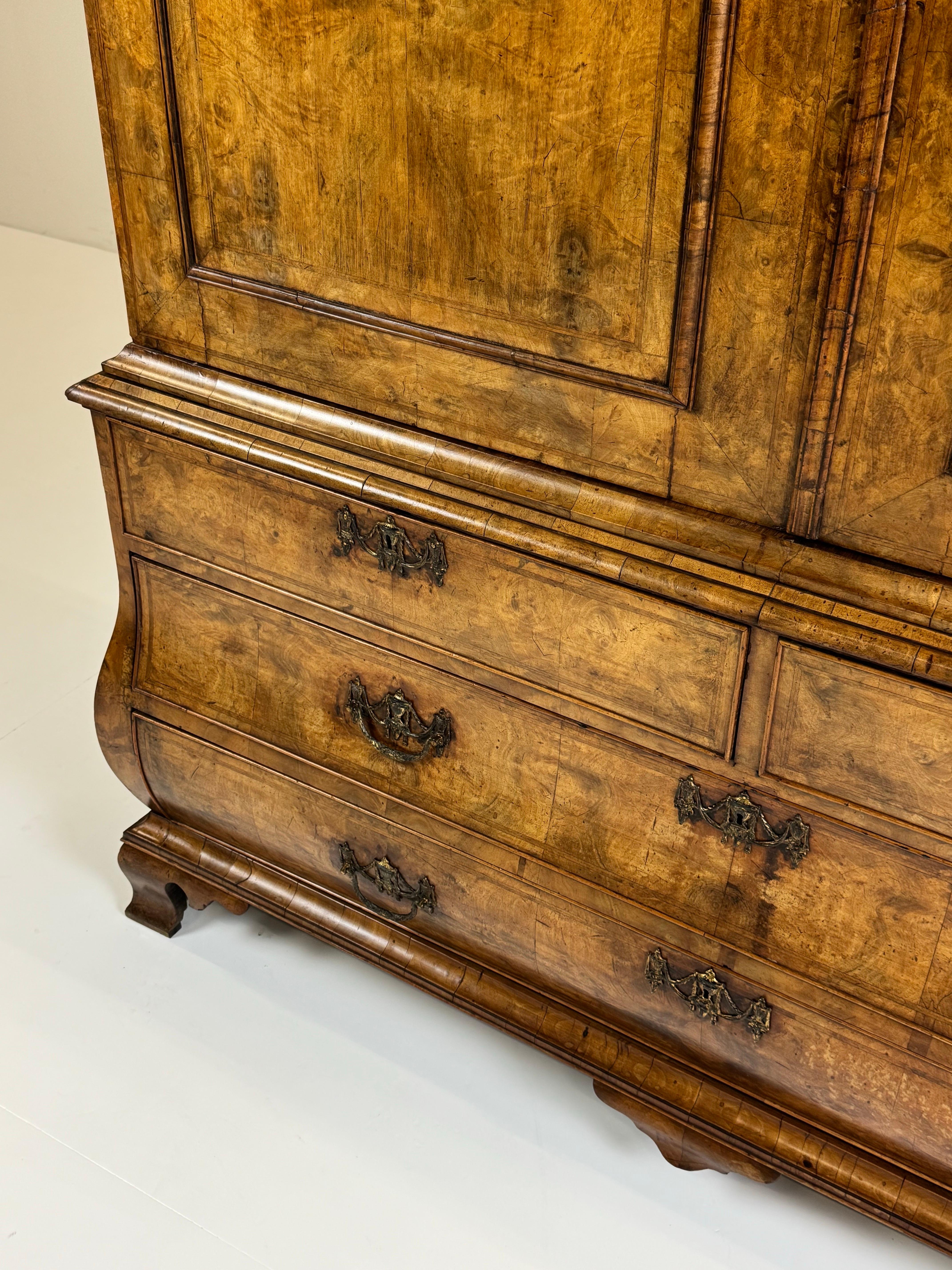 Dutch 18th century Burr Walnut Cabinet For Sale 4
