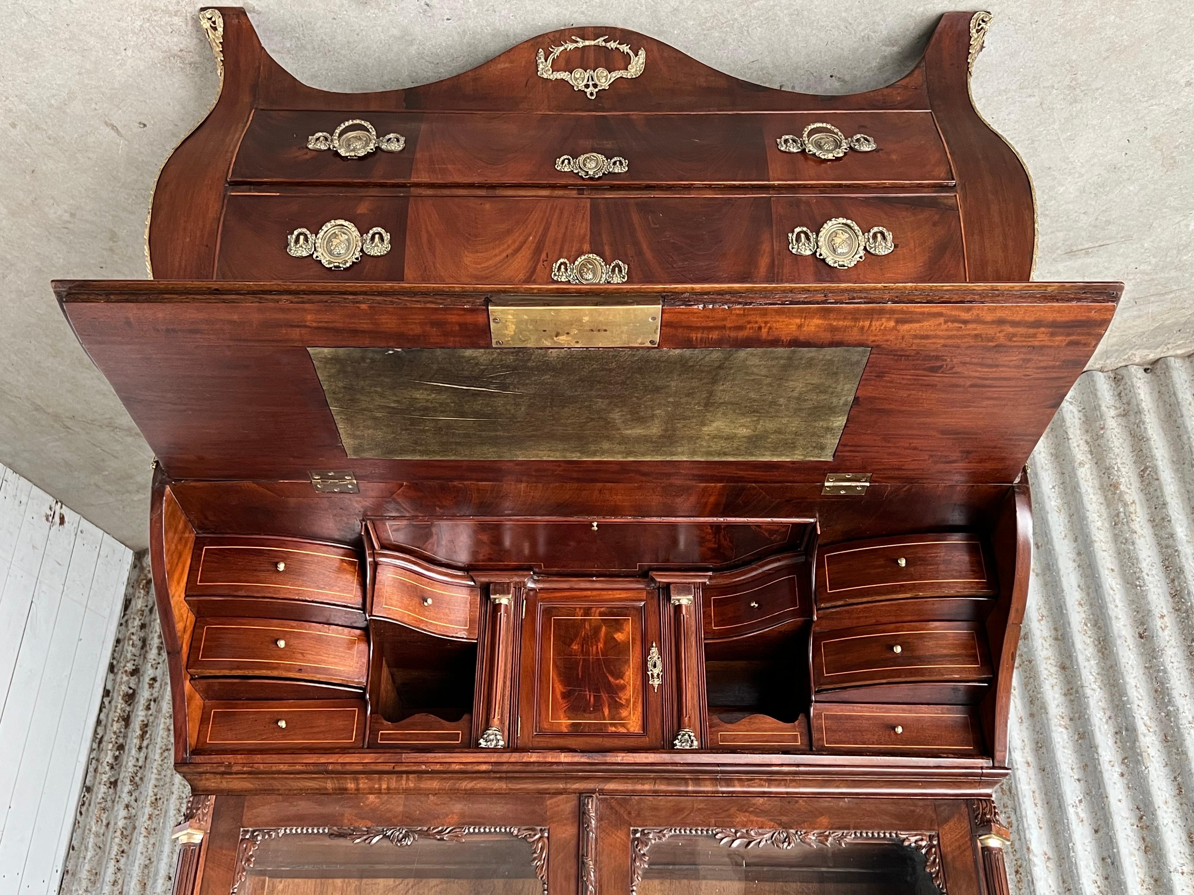 Dutch 18th century Cuban mahogany bombé writing cabinet with glass upstand.  In Good Condition For Sale In AALSMEER, NL