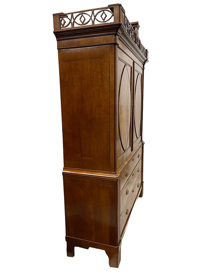 Dutch 18th Century Mahogany Cabinet In Good Condition For Sale In Delft, NL