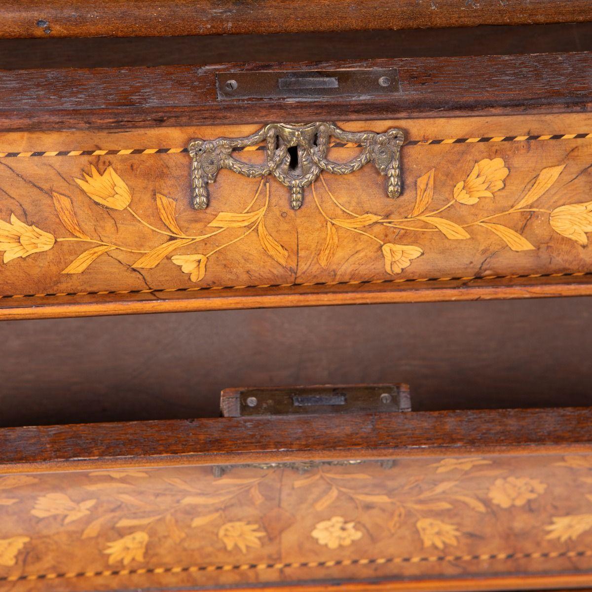 Dutch 18th Century Rococo Vitrine with Bombe Base and Exceptional Marquetry For Sale 6