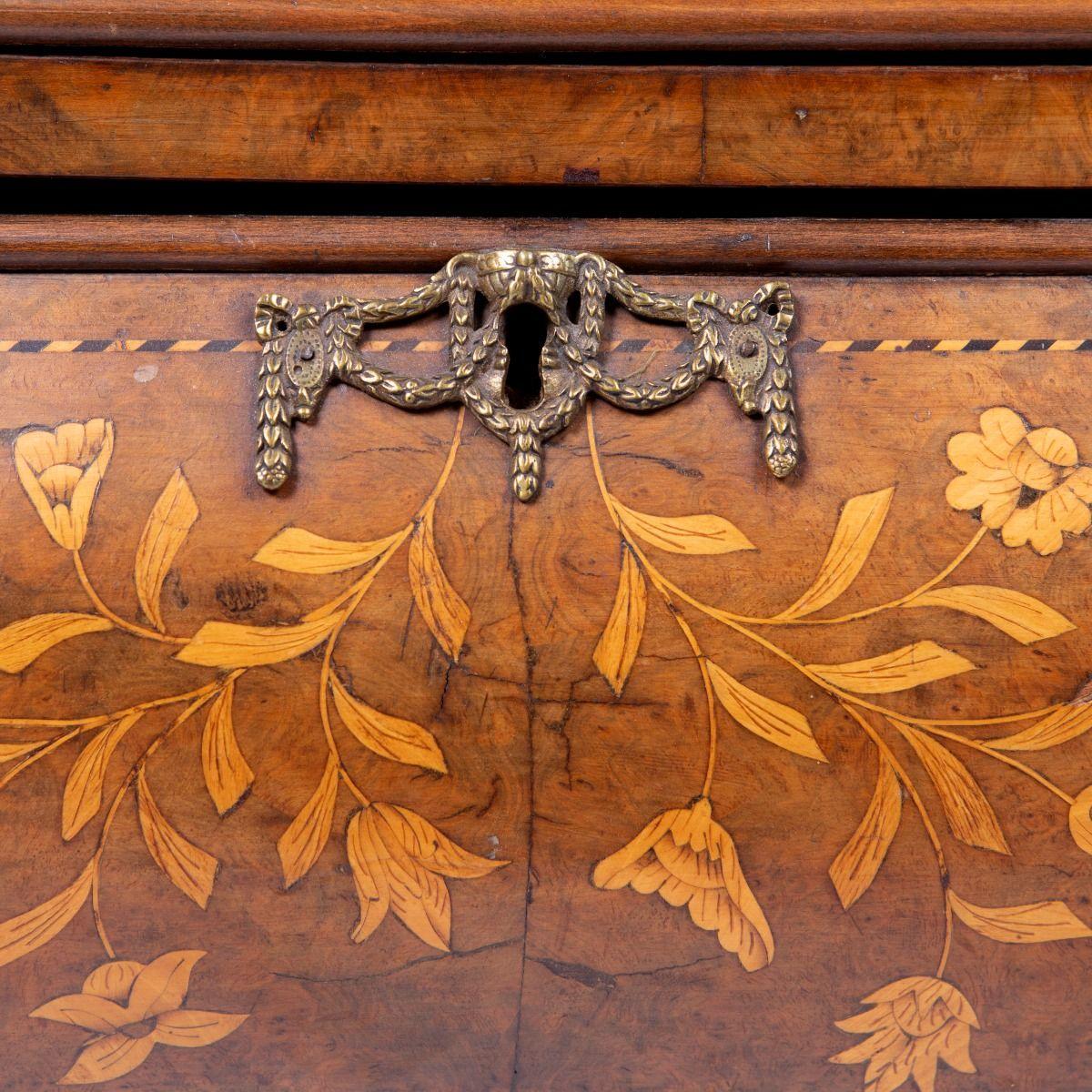 Dutch 18th Century Rococo Vitrine with Bombe Base and Exceptional Marquetry For Sale 10
