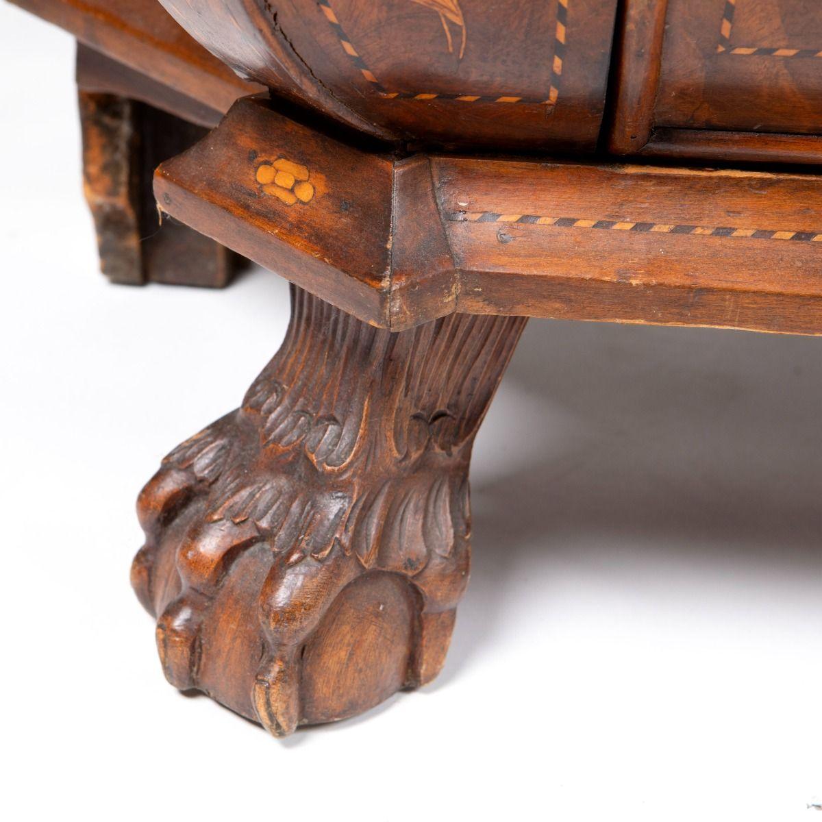 Dutch 18th Century Rococo Vitrine with Bombe Base and Exceptional Marquetry For Sale 12