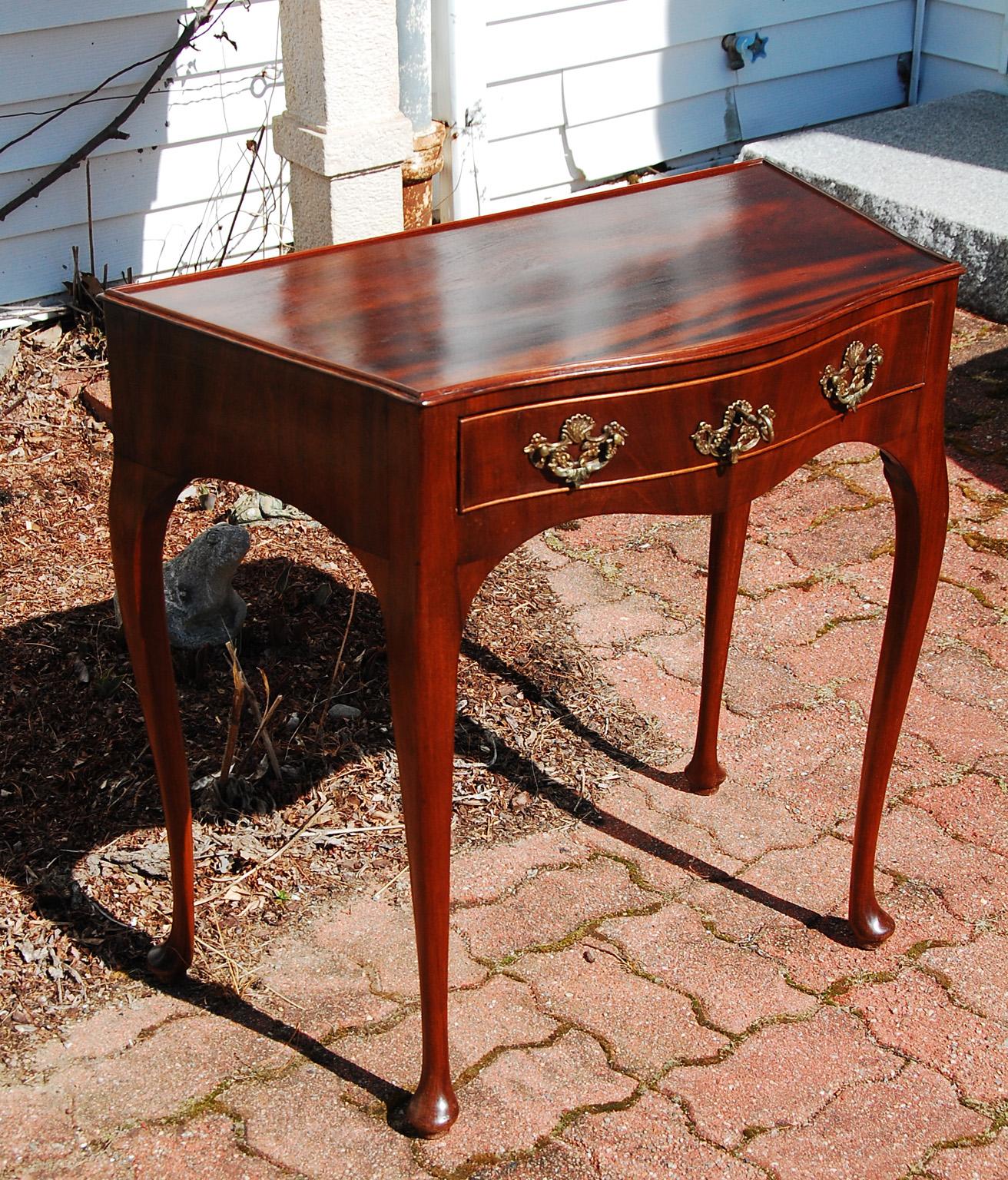 Dutch 18th Century Serpentine Mahogany Sidetable with Drawer and Cabriole Legs In Good Condition In Wells, ME