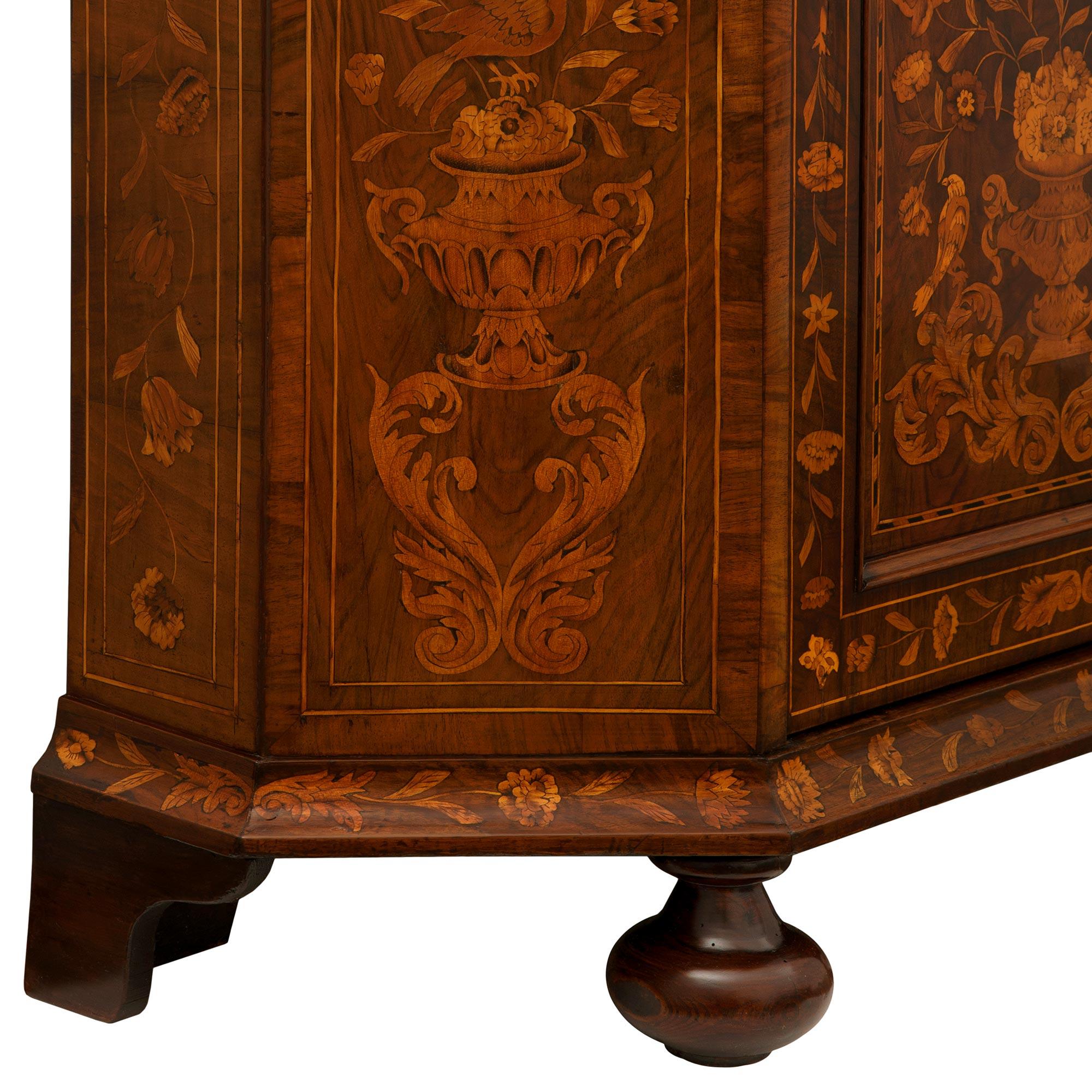 Dutch 18th century Walnut and Fruitwood cabinet vitrine For Sale 3