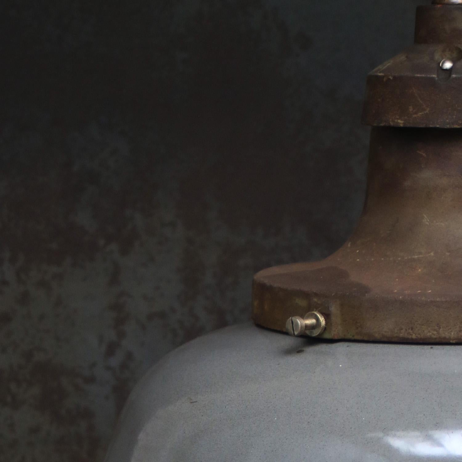 Lámparas colgantes holandesas de hierro fundido esmaltado marrón gris de los años 20 para talleres de garaje Holandés en venta