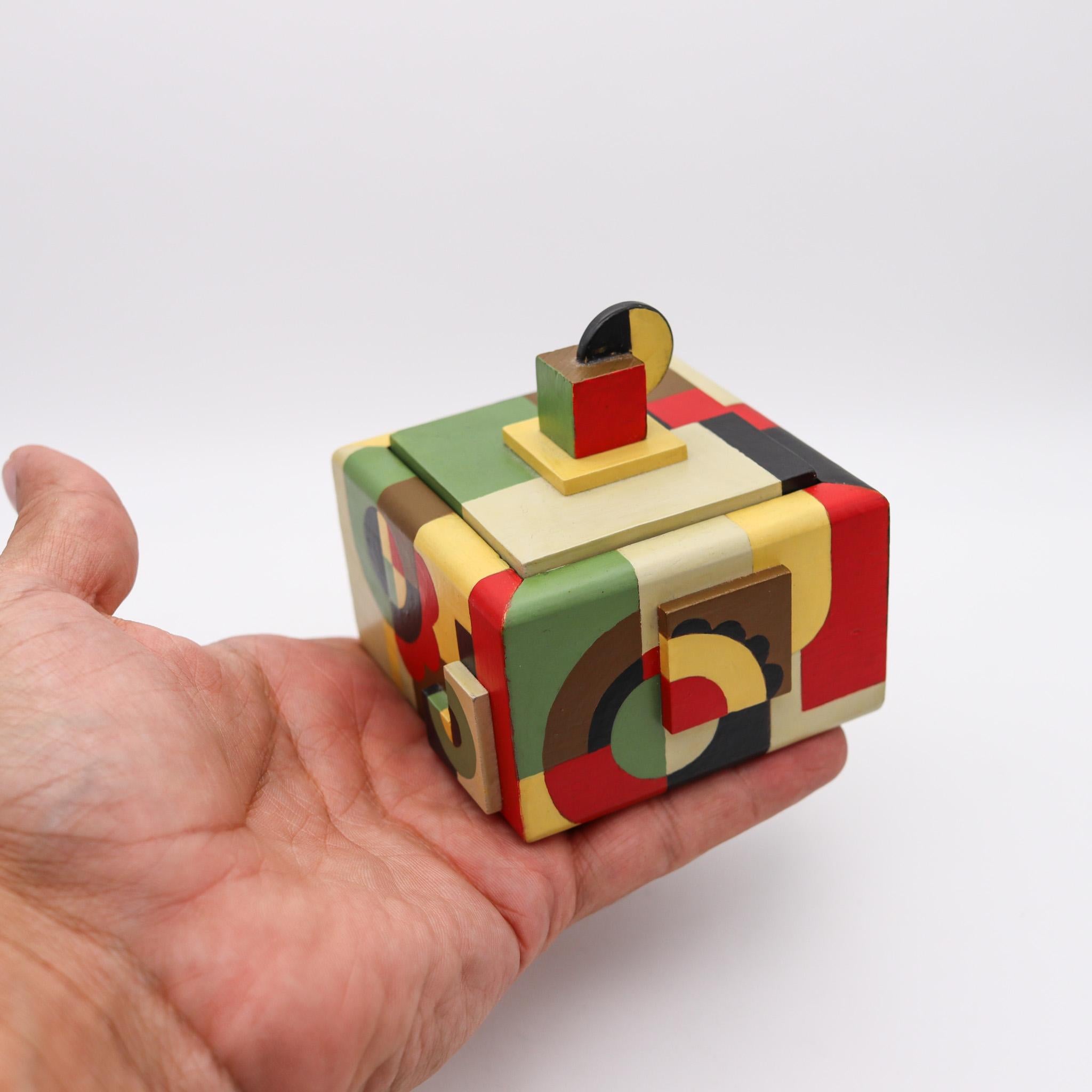 Dutch 1930 De Stijl Art Deco Trinket Box in Wood with Polychromate Paint In Excellent Condition In Miami, FL