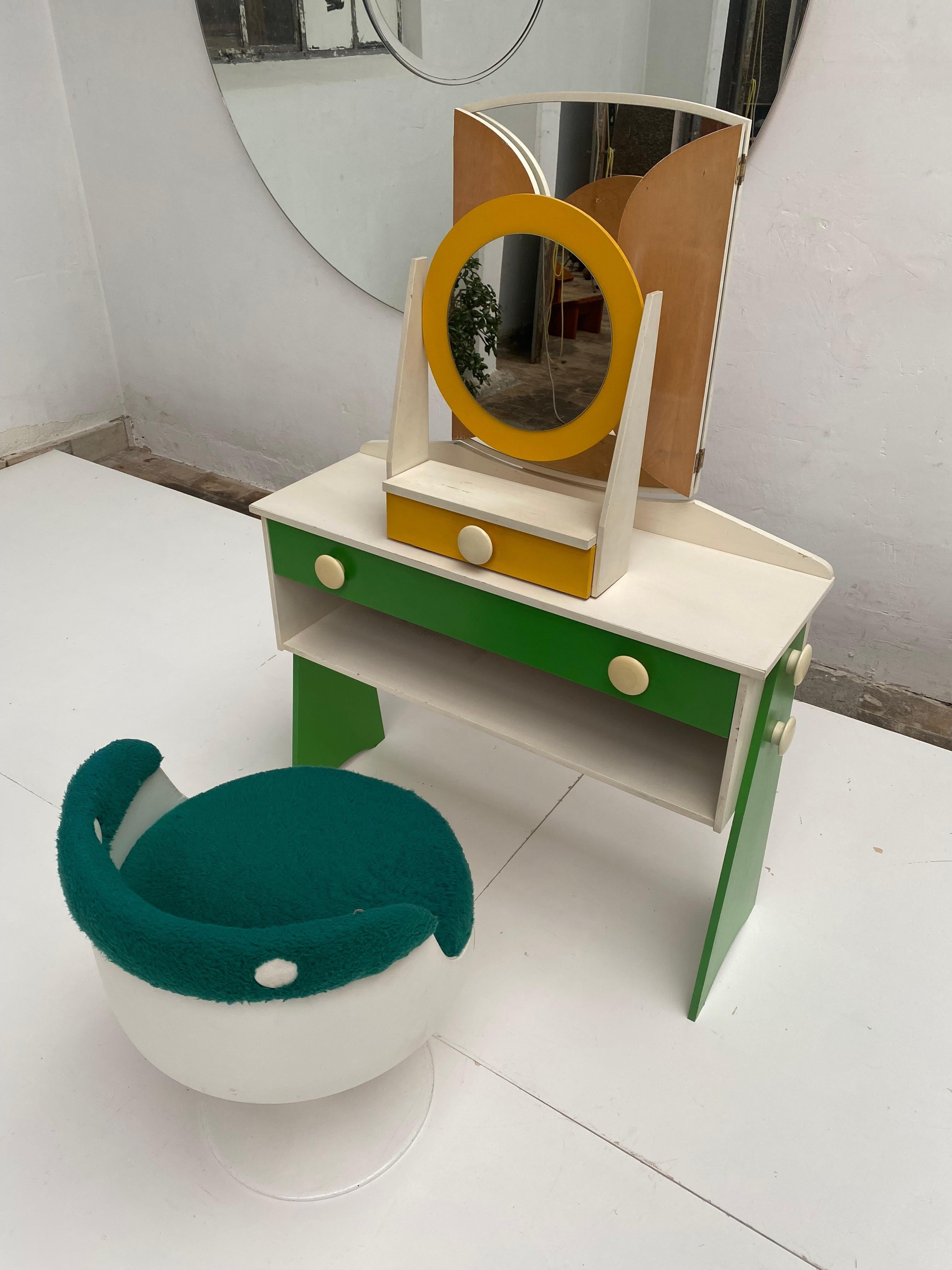 Cool Dutch 1970's Space Age Vanity Dressing Table & Matching Wallmounted Mirror  For Sale 11