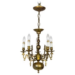 Lustre néerlandais du XIXe siècle à 5 lumières en laiton avec détails en forme de flamme