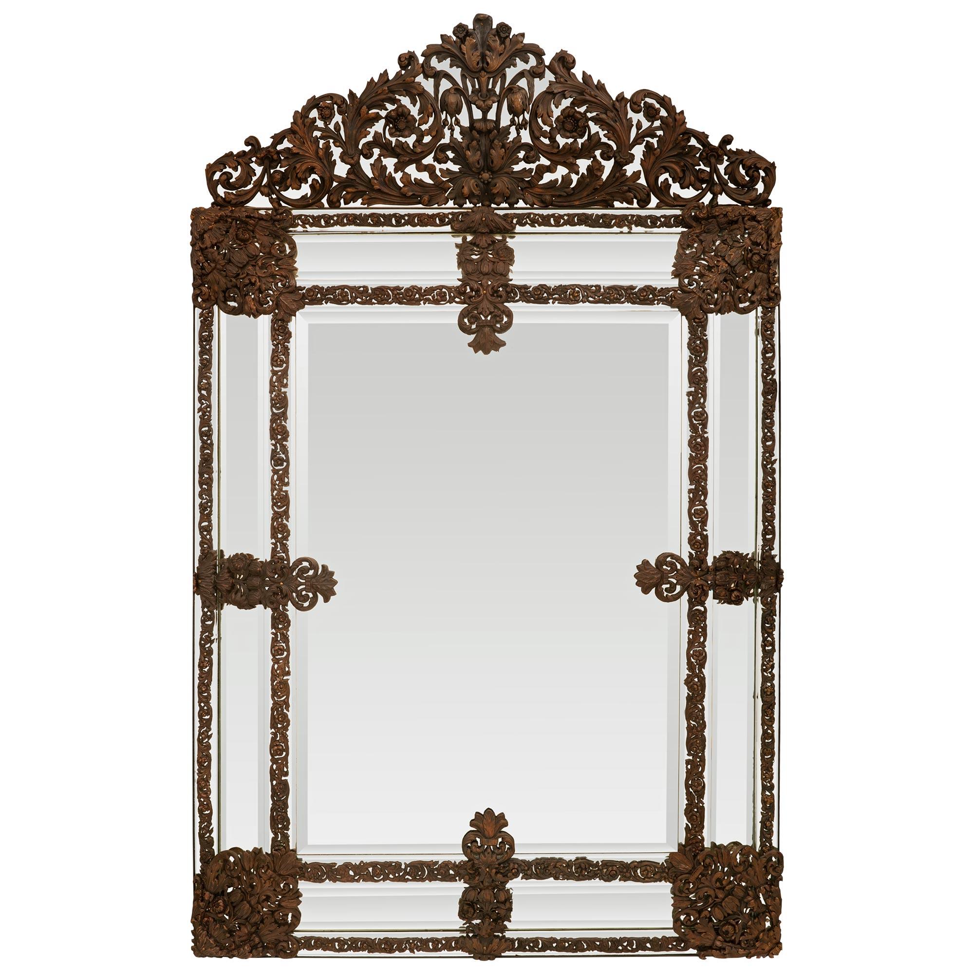 XIXe siècle Miroir baroque hollandais du 19ème siècle en métal pressé patiné en vente