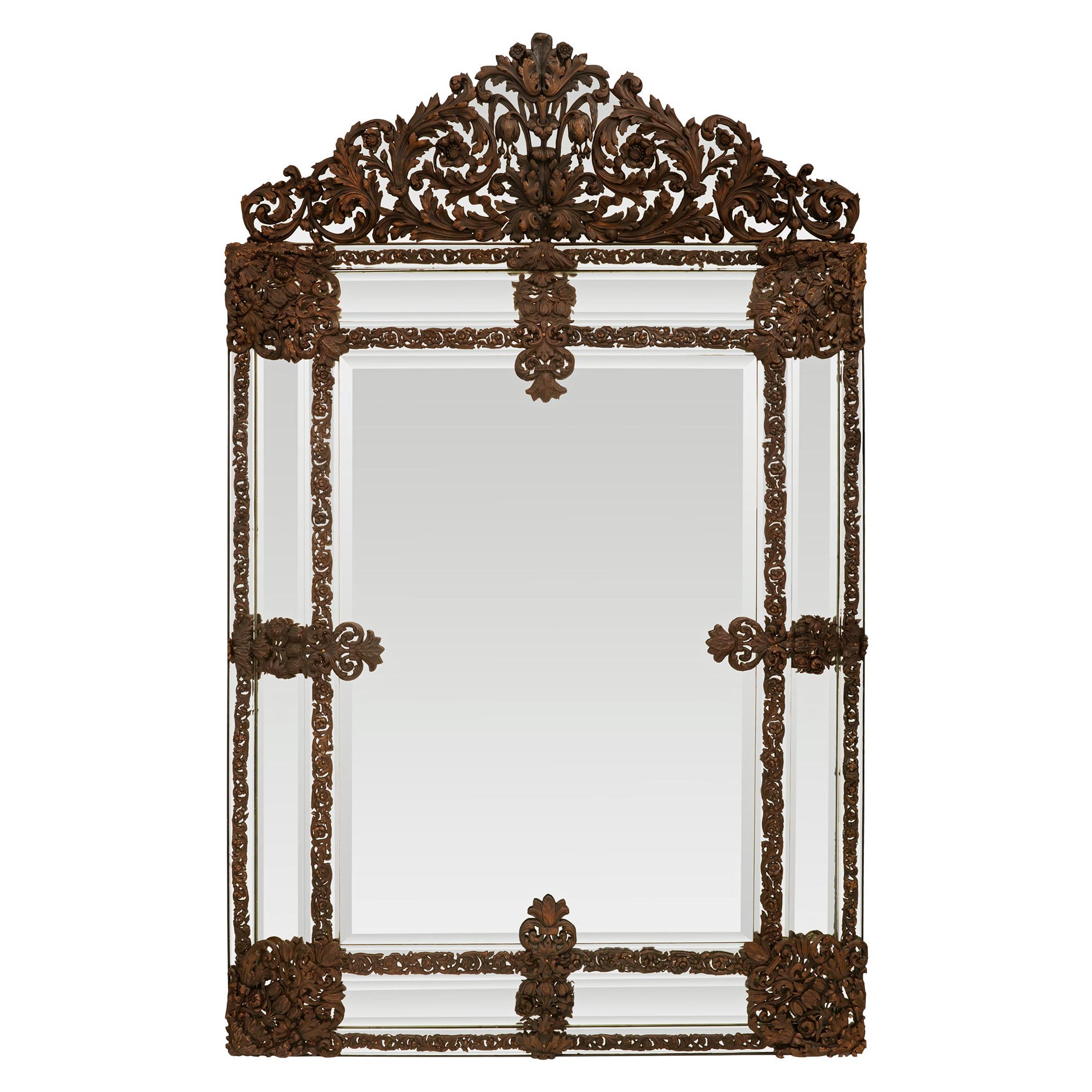 Miroir baroque hollandais du 19ème siècle en métal pressé patiné