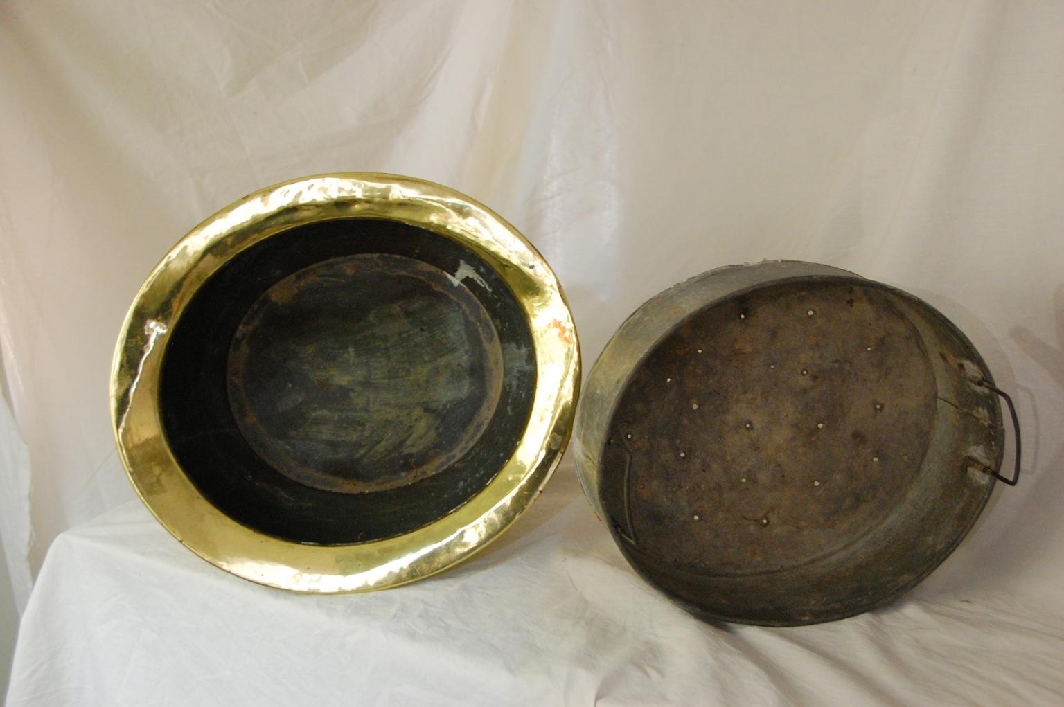 Dutch 19th Century Brass Large Oval Wine Cooler with Original Removable Liner In Good Condition In Wells, ME