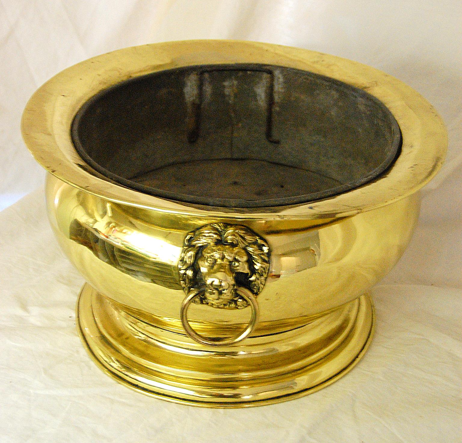 Dutch 19th Century Brass Large Oval Wine Cooler with Original Removable Liner 3