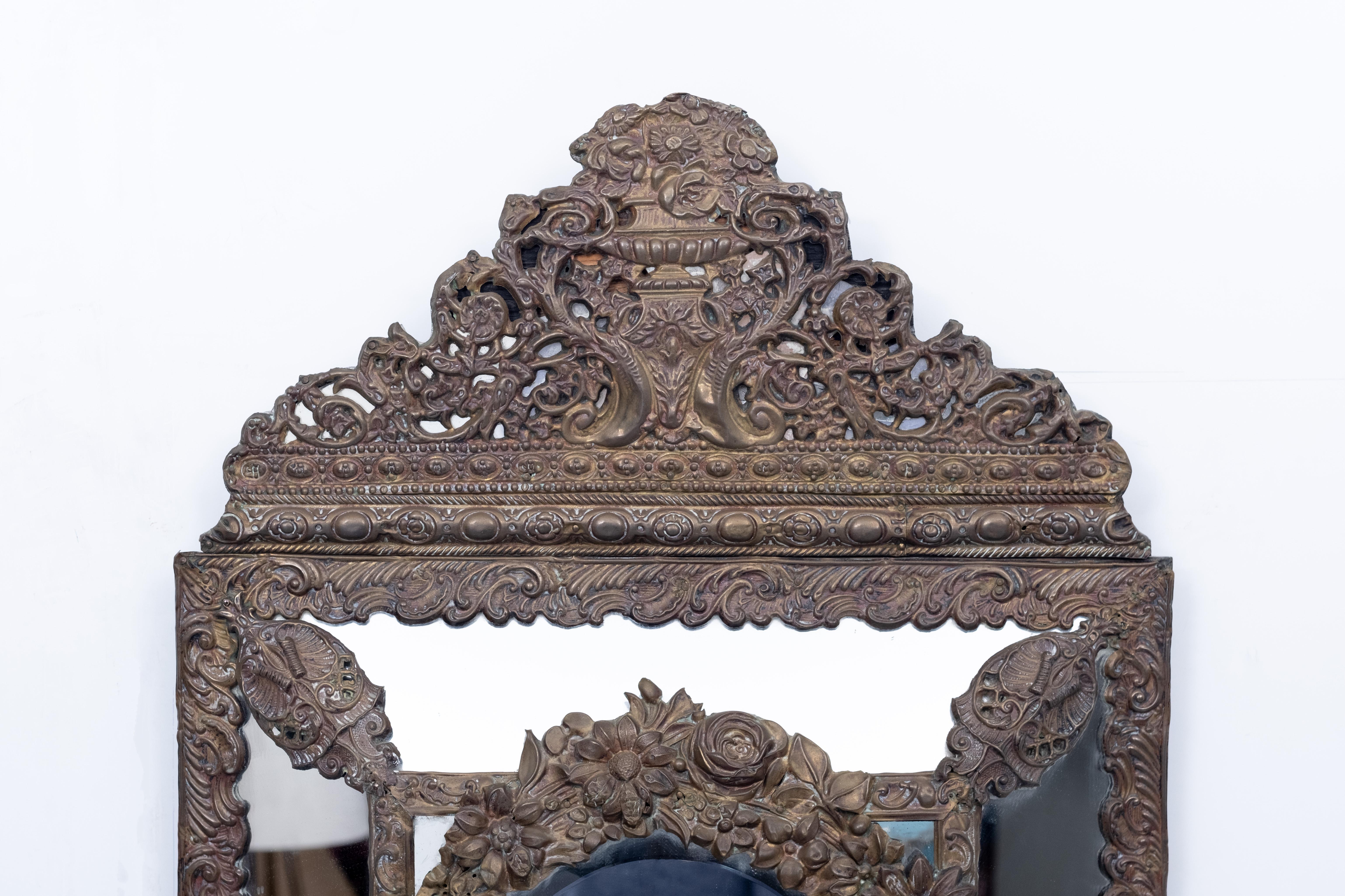 Dutch 19th Century Brass Repousse Cushion Mirror In Fair Condition For Sale In Den Haag, NL
