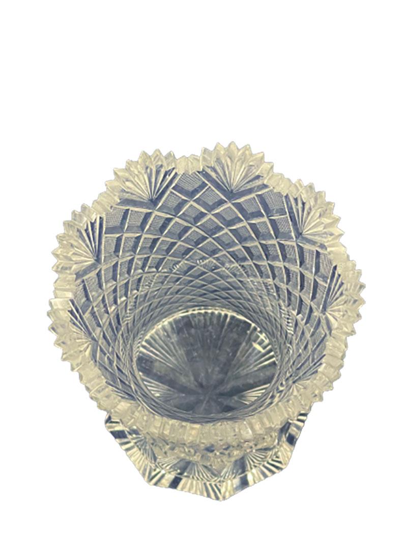 Dutch 19th century crystal vase with pineapple fan cut 

The vase in trumpet shape with pineapple with fan crystal cut. The foot with 9 sides and has very light damage. 
The size of the vase is 18 cm high, 11 cm diagonal and the weight is 704