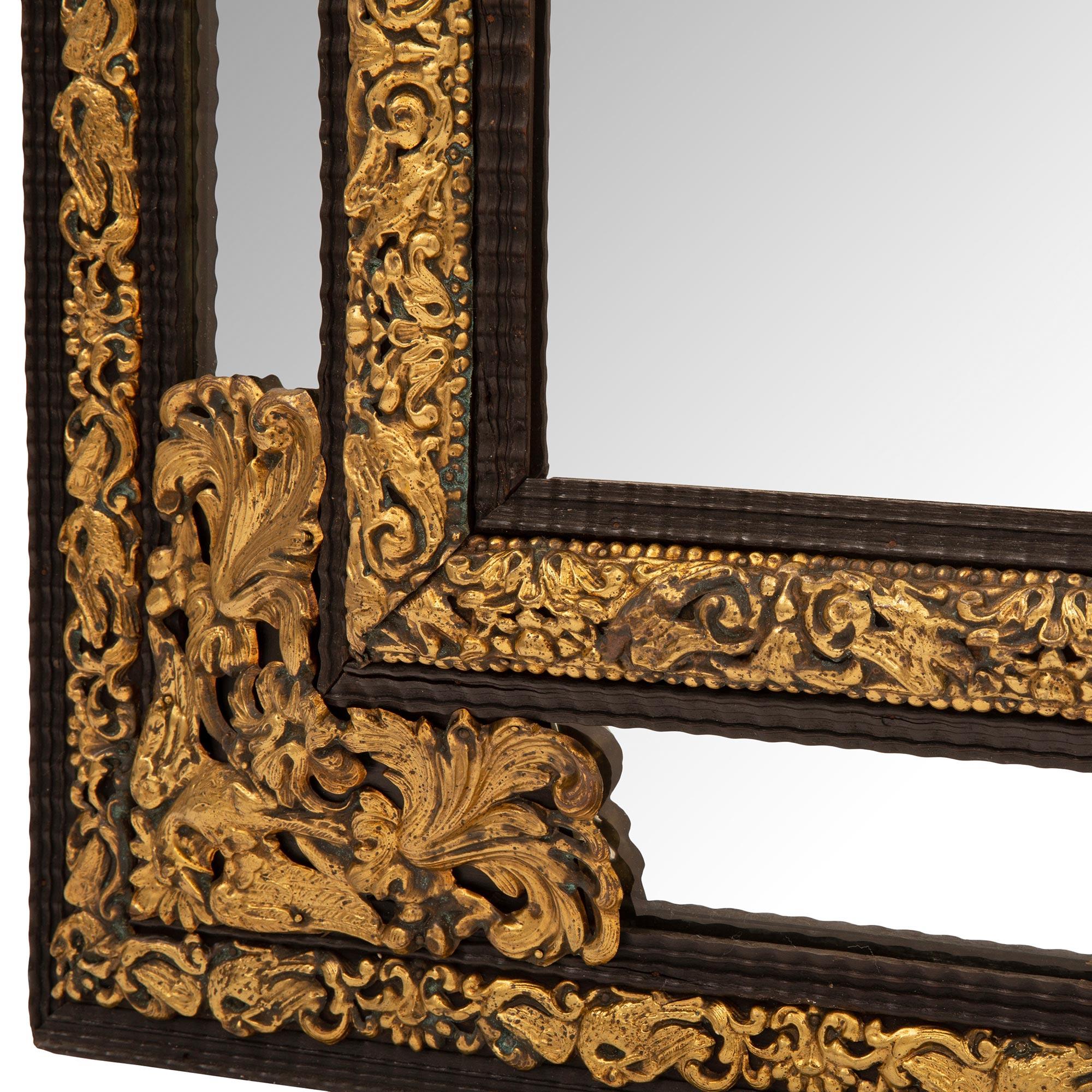 Métal Miroir à double encadrement en ébène et métal doré du 19ème siècle en vente