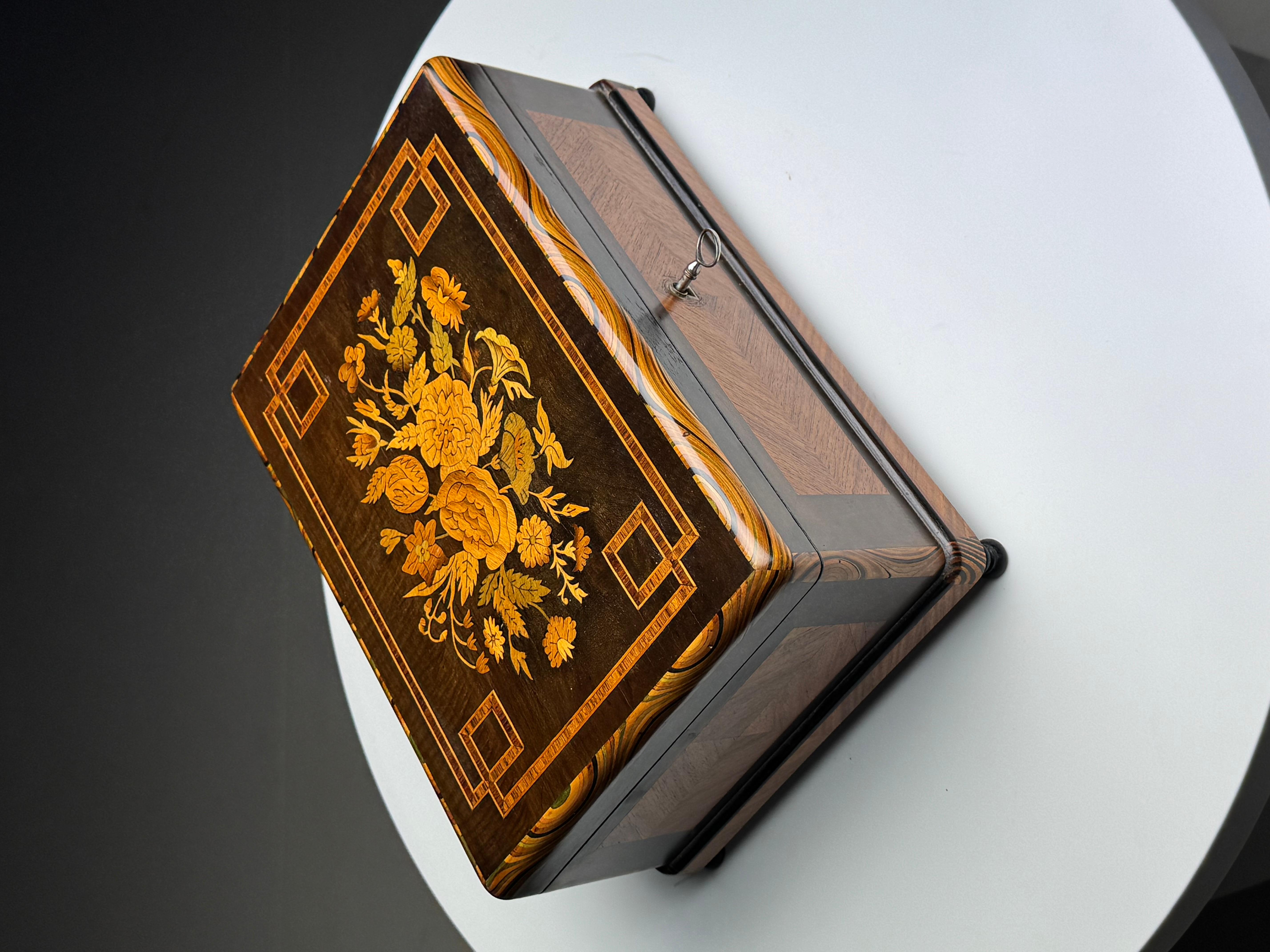 Boîte à bijoux hollandaise du 19e siècle en vente 4