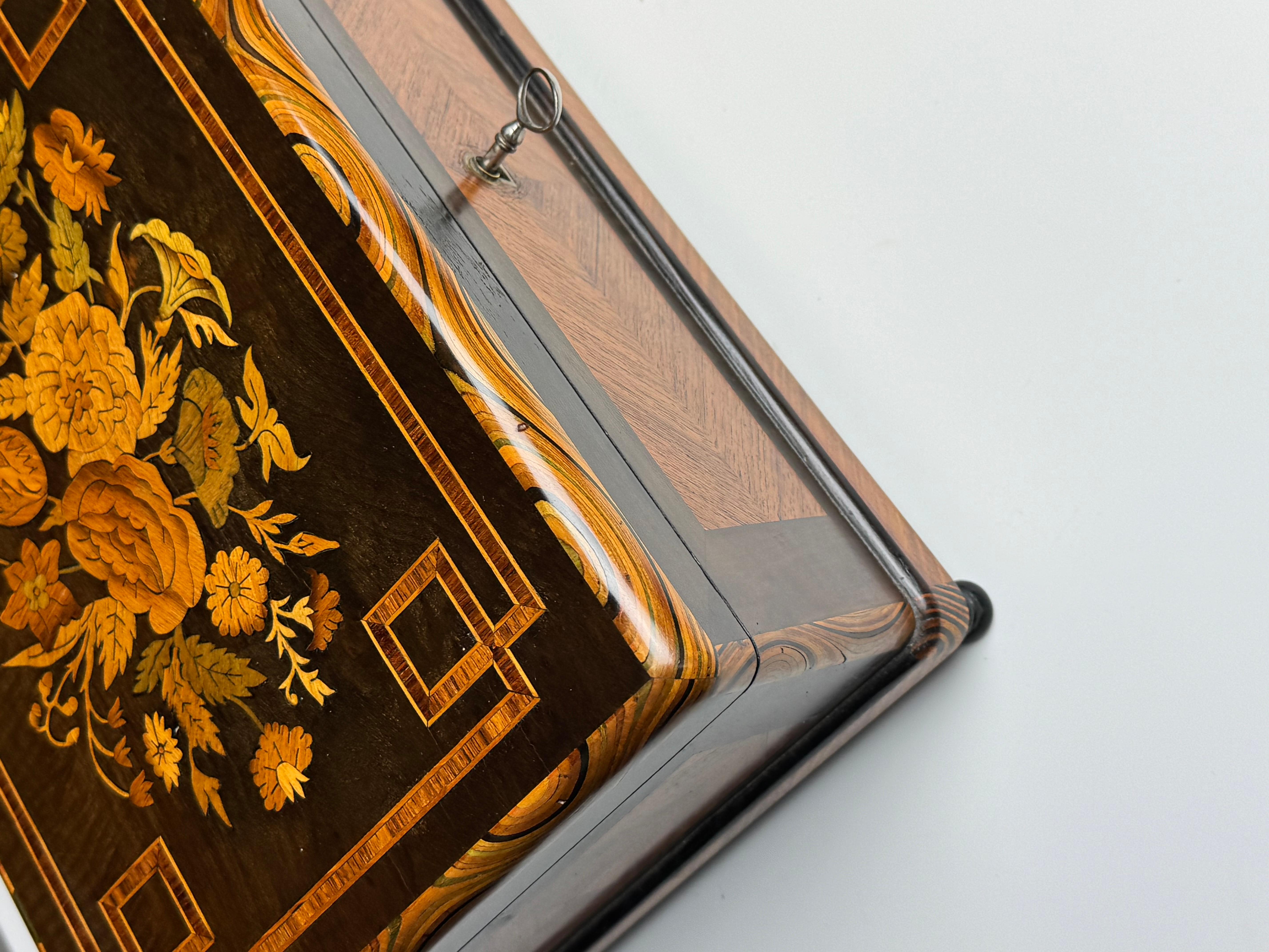 Boîte à bijoux hollandaise du 19e siècle en vente 6