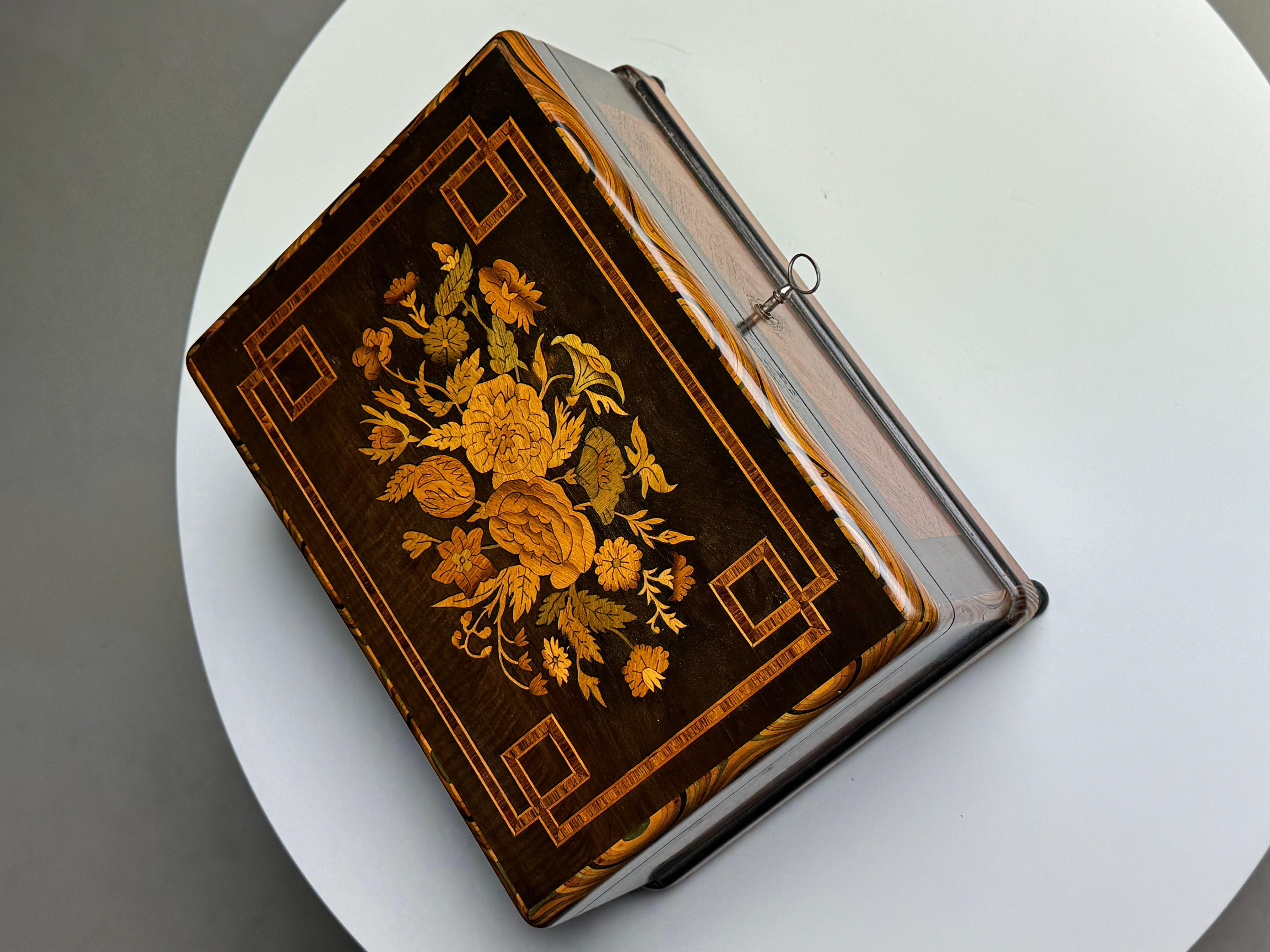 Boîte à bijoux hollandaise du 19e siècle en vente 7