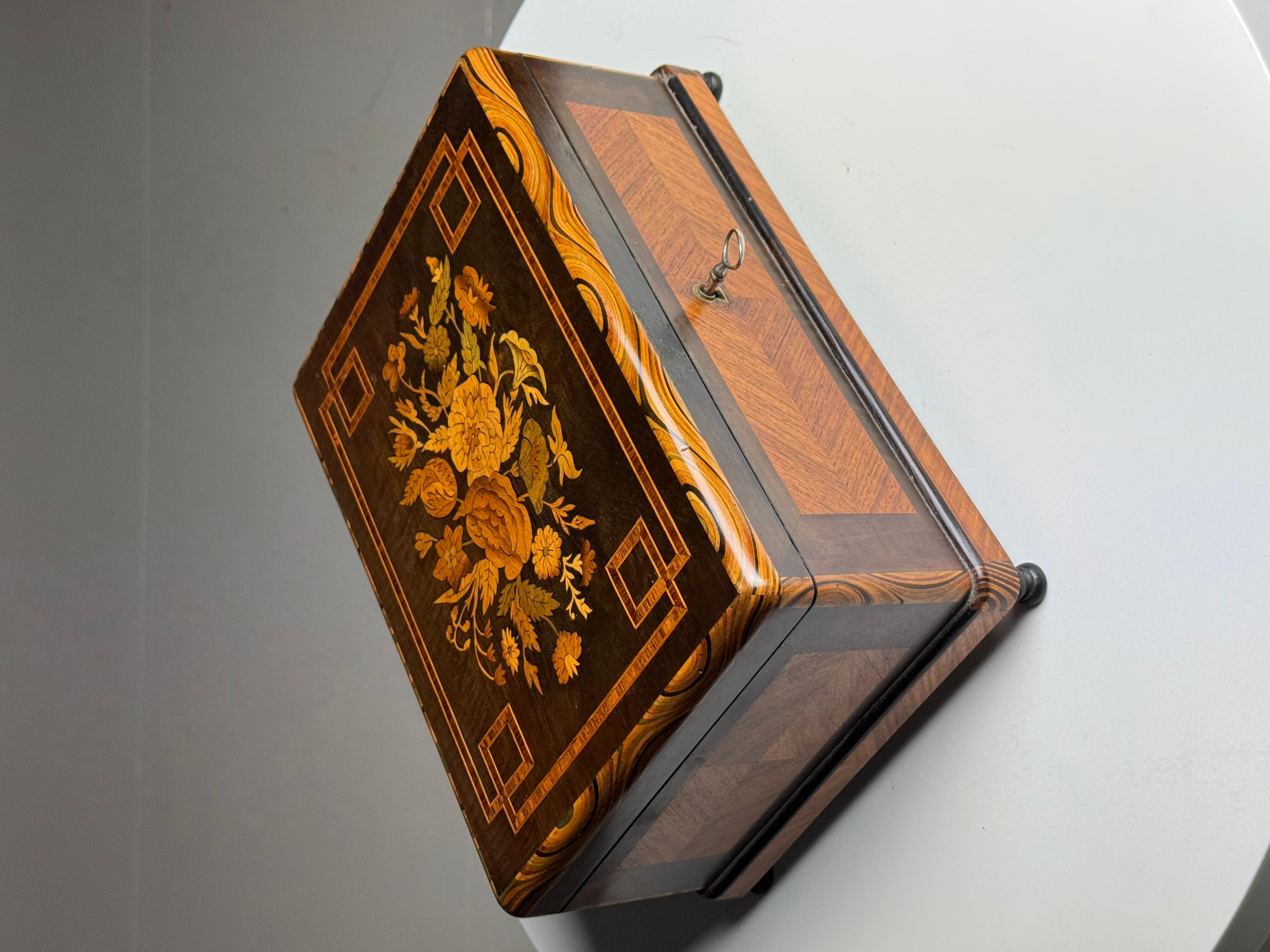 Boîte à bijoux hollandaise du 19e siècle en vente 9