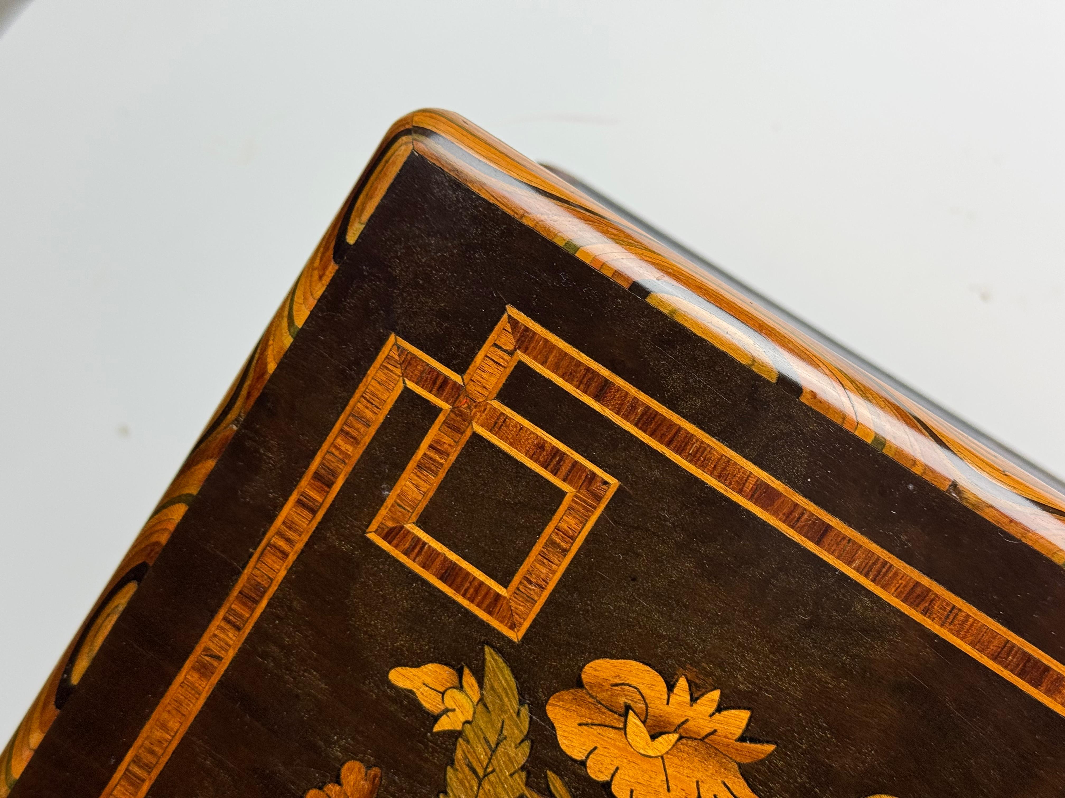 Boîte à bijoux hollandaise du 19e siècle en vente 14