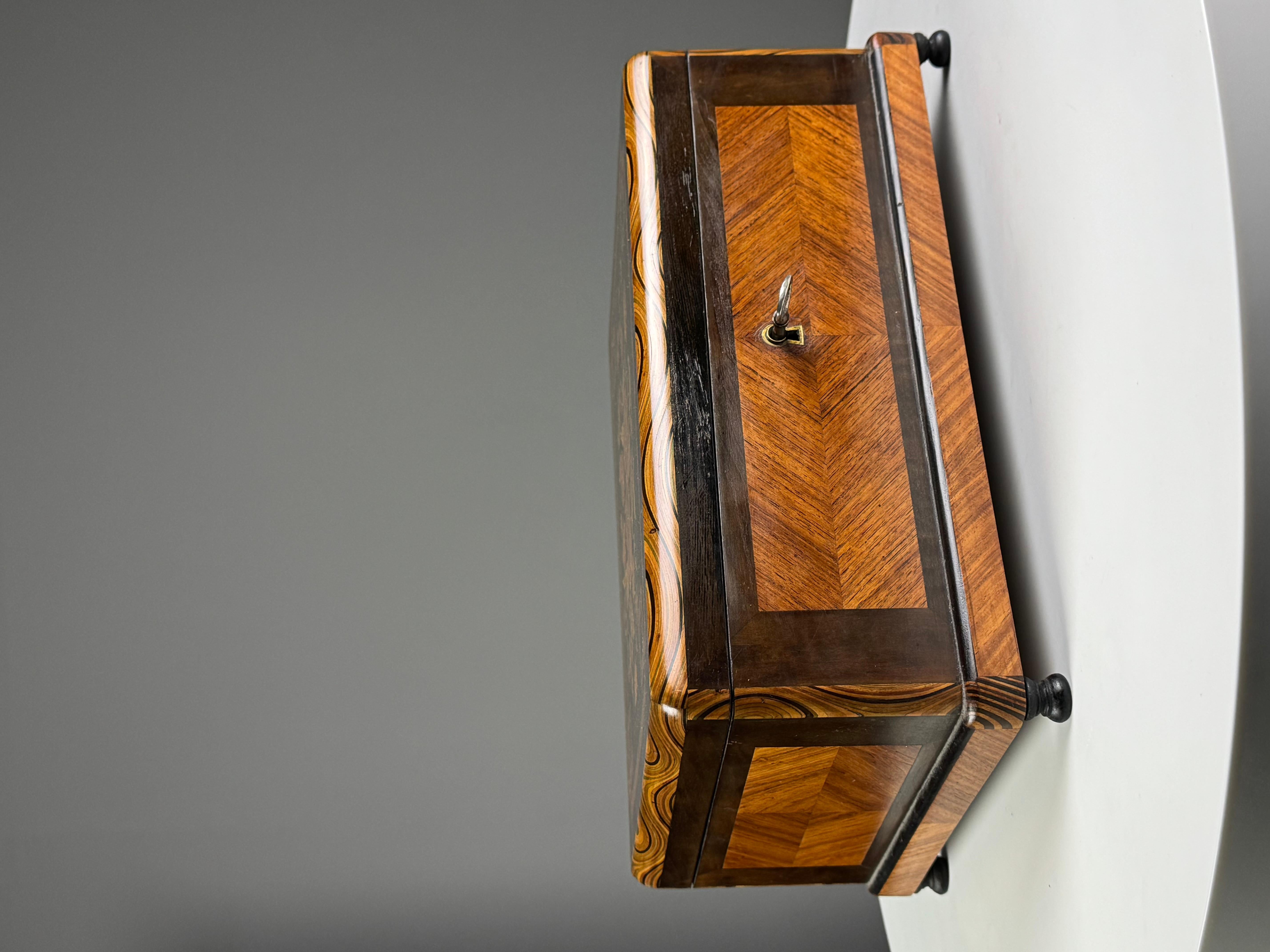 Néerlandais Boîte à bijoux hollandaise du 19e siècle en vente