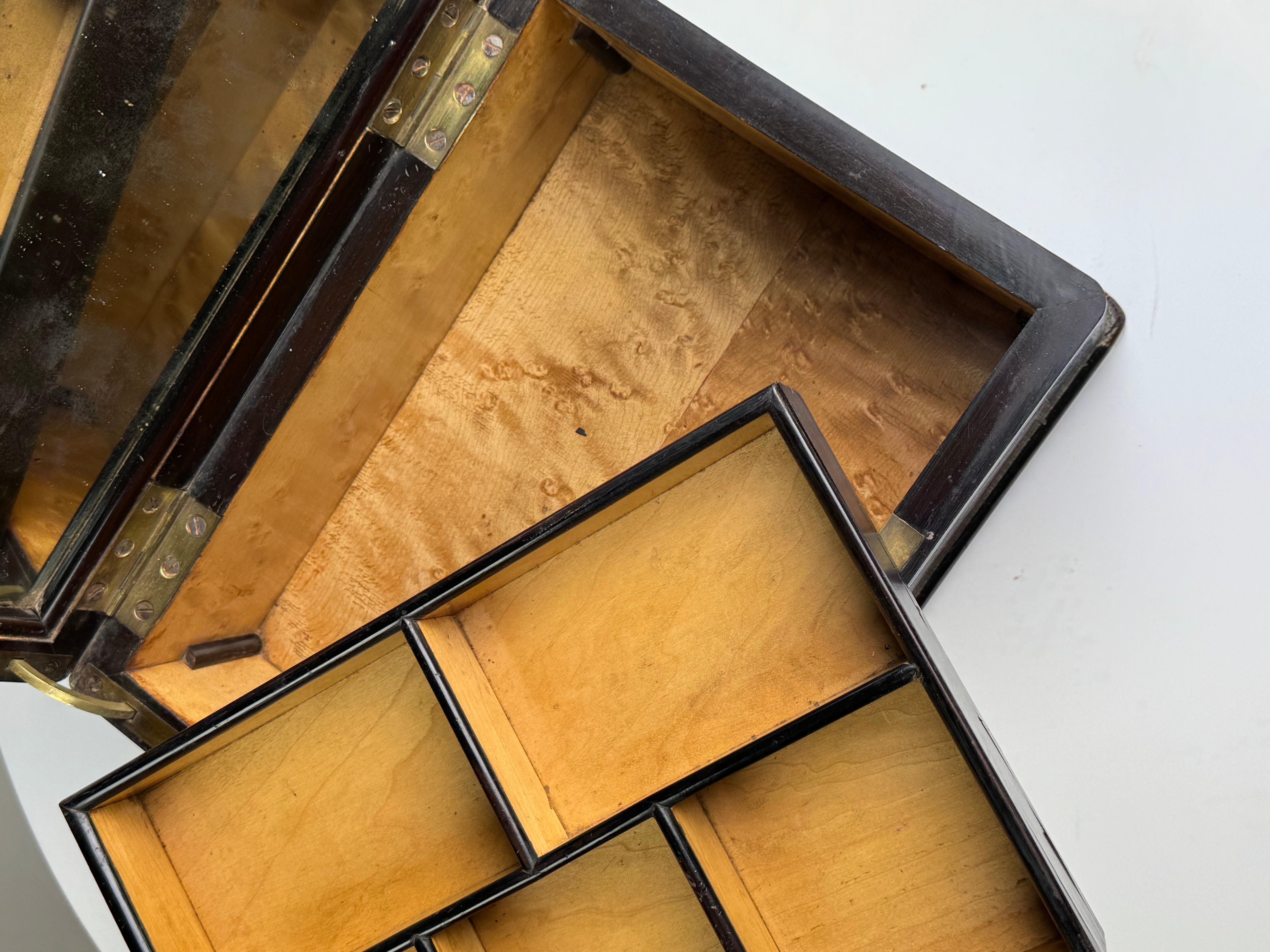 Boîte à bijoux hollandaise du 19e siècle Bon état - En vente à MILL, NL