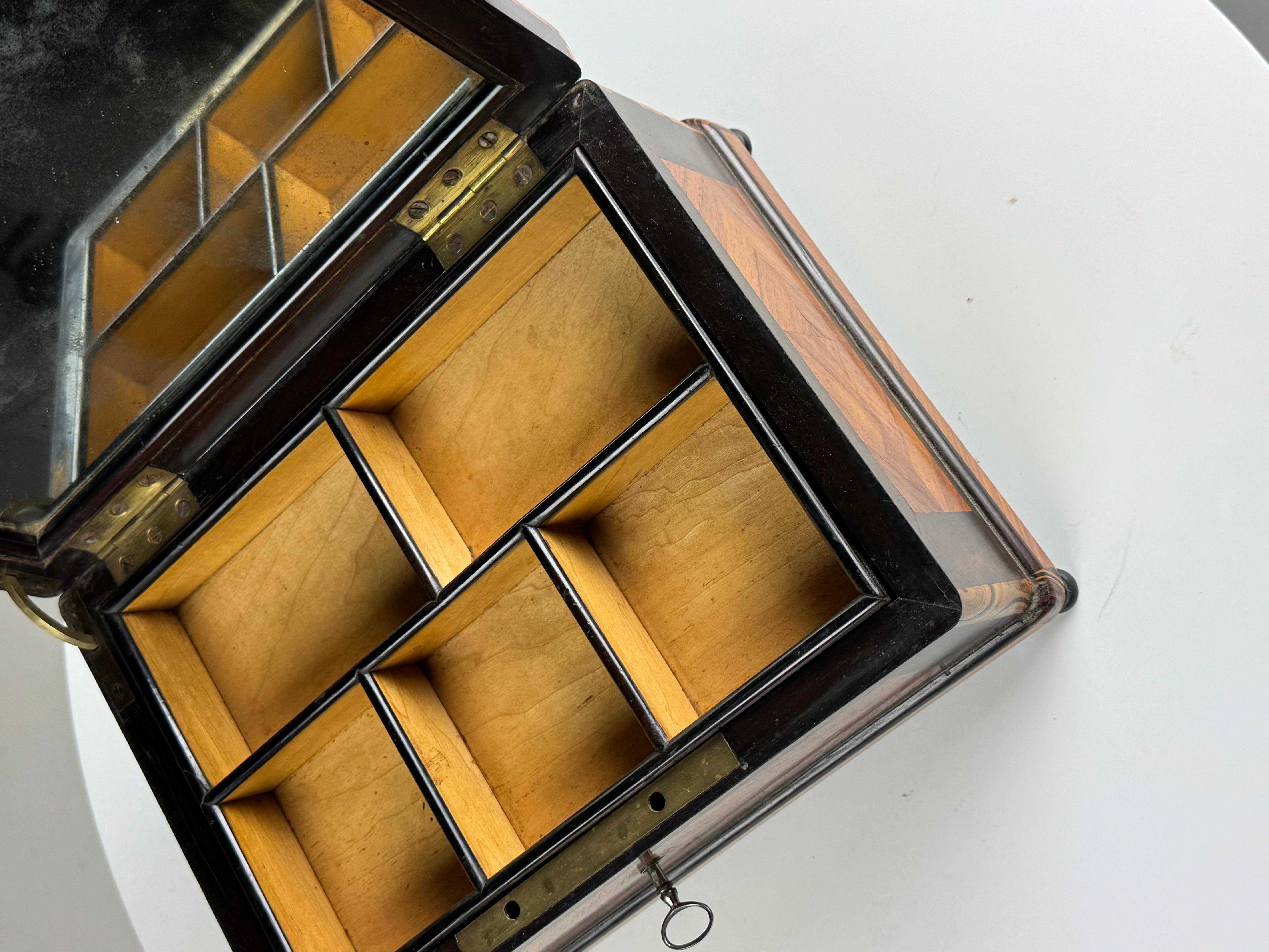 Boîte à bijoux hollandaise du 19e siècle en vente 1