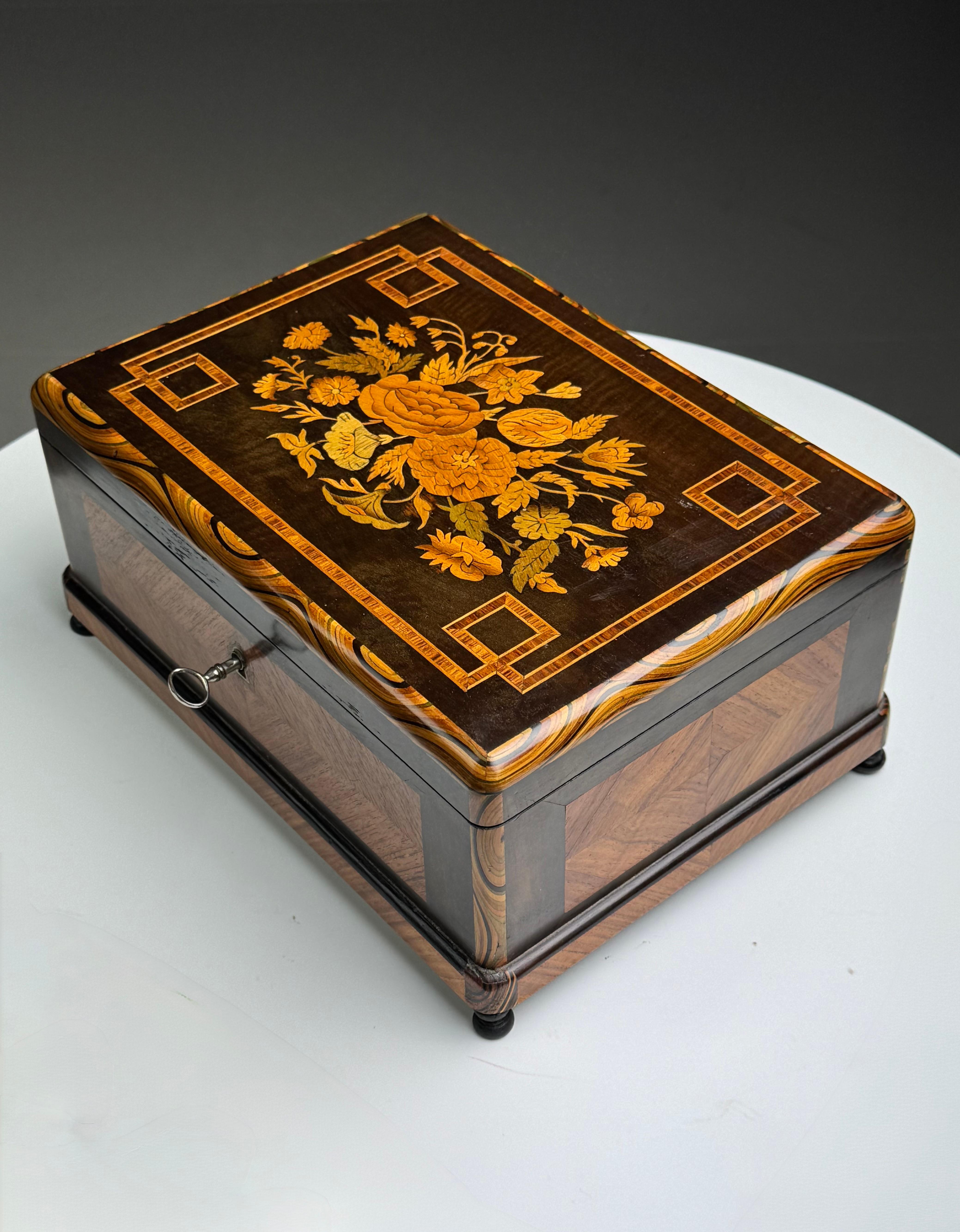 Boîte à bijoux hollandaise du 19e siècle en vente 3