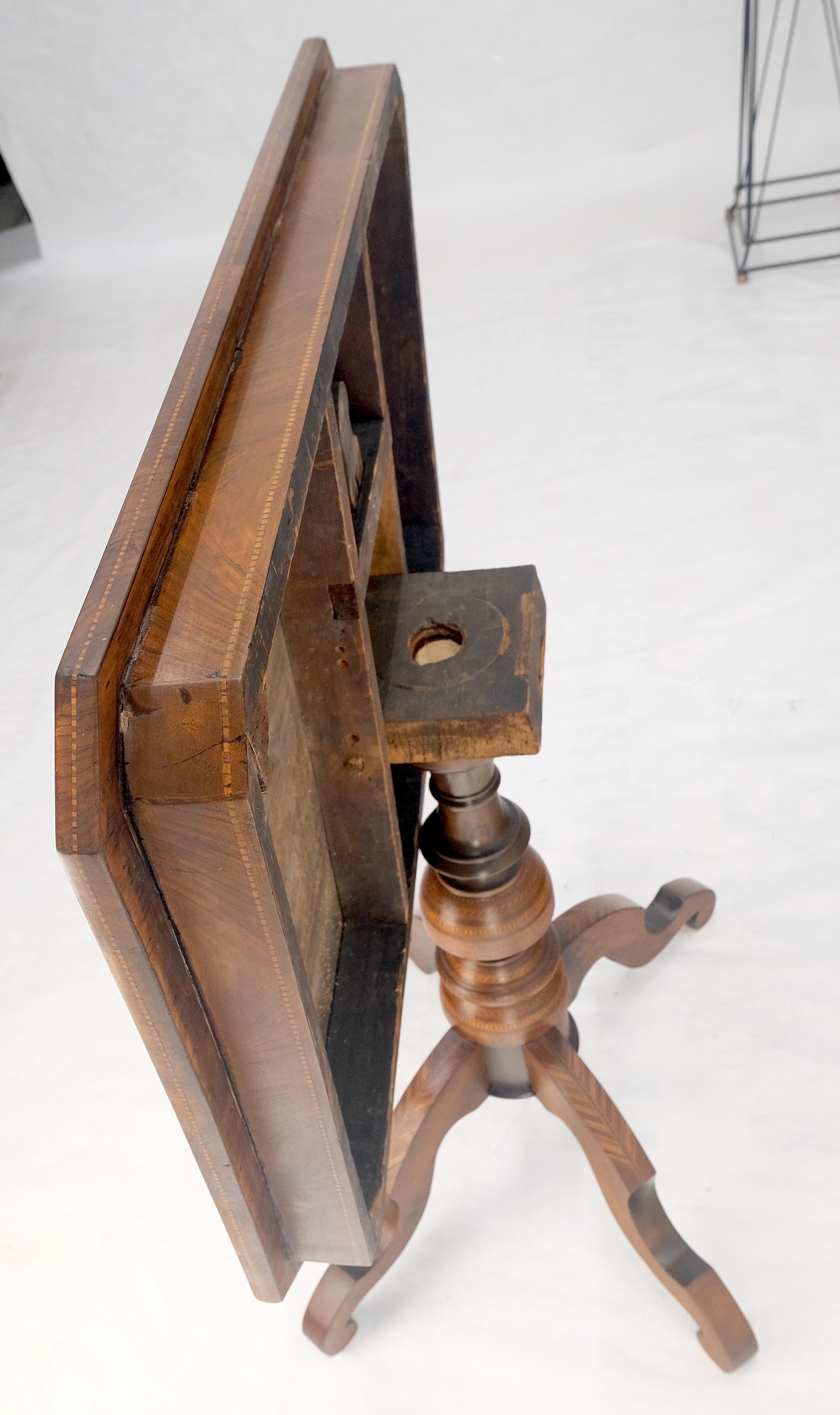 Table d'appoint hollandaise du 19ème siècle avec marqueterie sur le dessus, pour petit déjeuner en vente 3