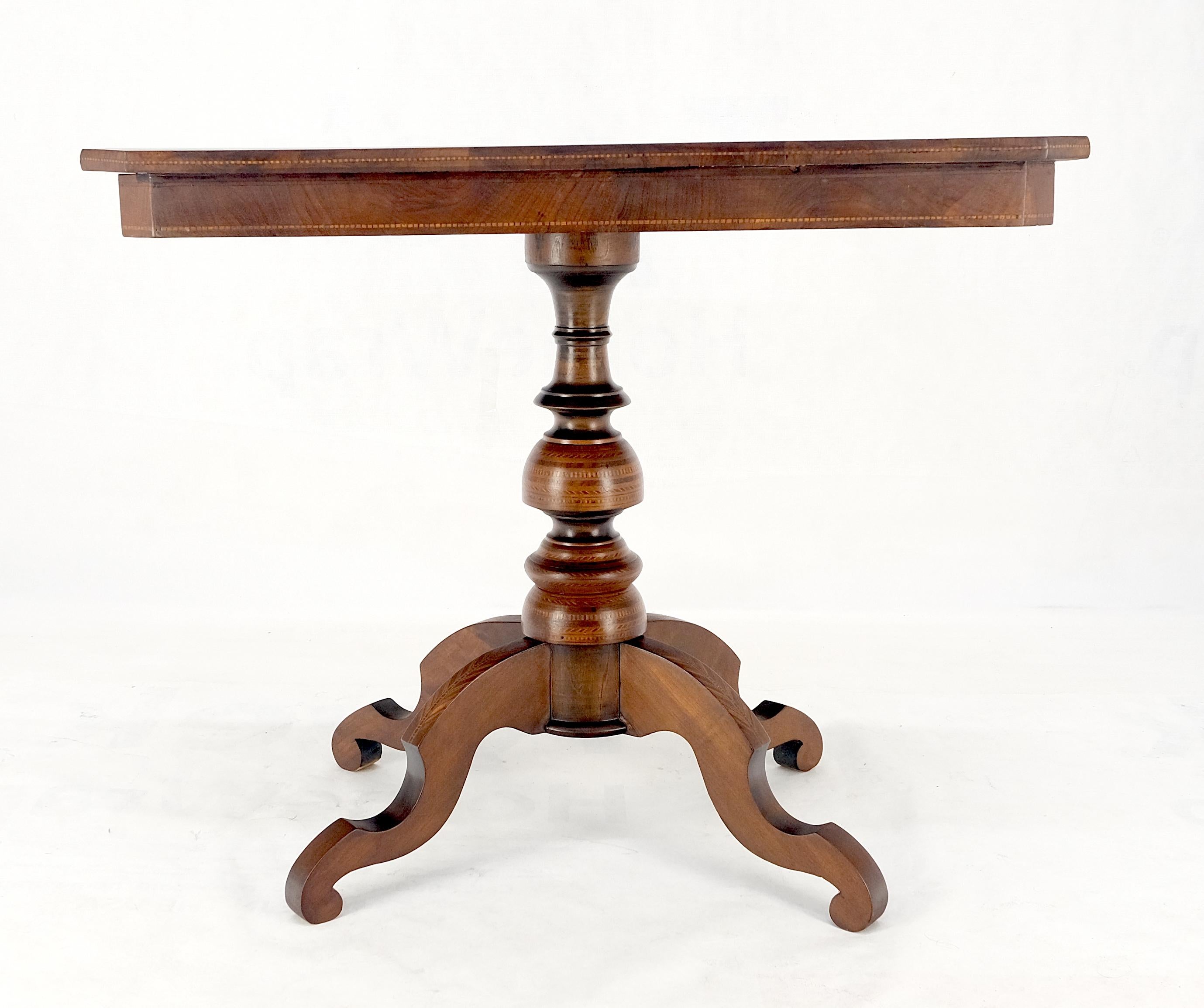 Laqué Table d'appoint hollandaise du 19ème siècle avec marqueterie sur le dessus, pour petit déjeuner en vente