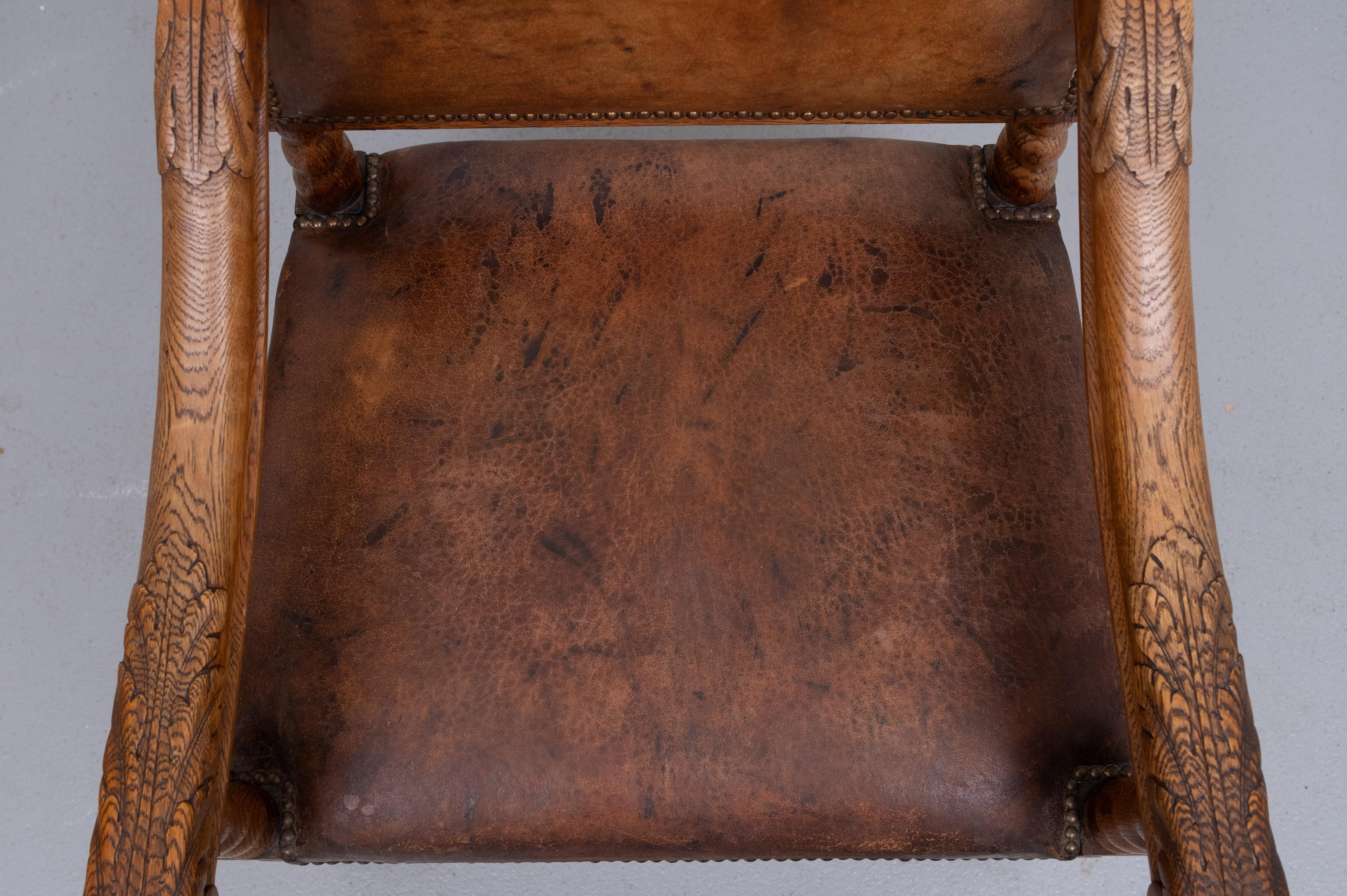 Chêne Chaise à accoudoirs ouverte en chêne baroque hollandais du 19e siècle en vente