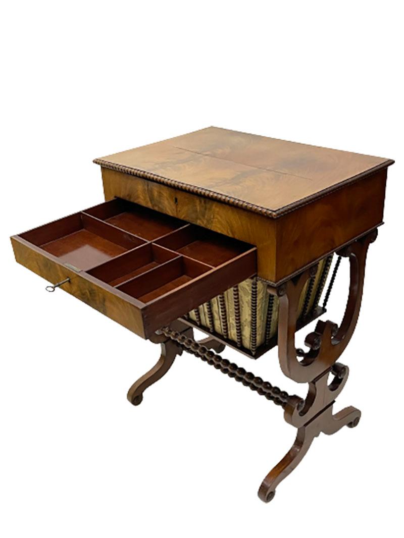 Table de couture hollandaise du 19e siècle, Biedermeijer, vers 1860-1880 en vente 4