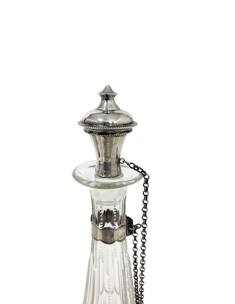 Dutch 19th Century small crystal glass cut decanter with silver In Good Condition For Sale In Delft, NL