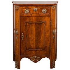 Armoire de chevet hollandaise du 19ème siècle en noyer avec tiroir, porte et montures en bronze