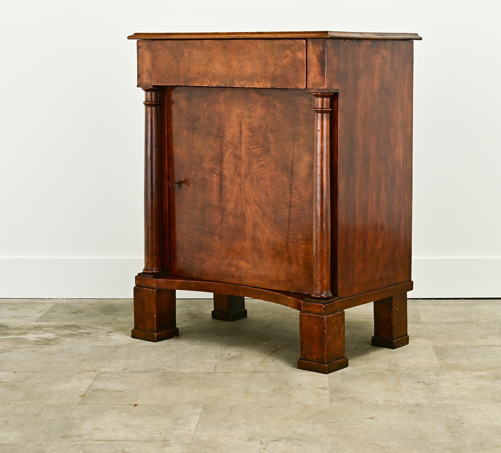 Dutch 19th Century Walnut Cabinet For Sale 9