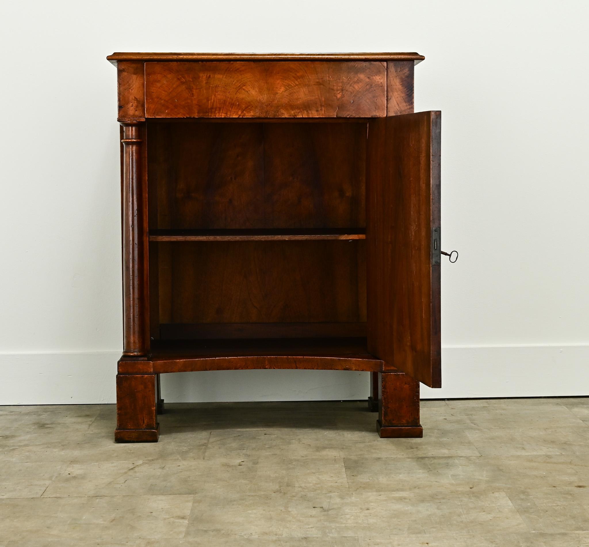 Dutch 19th Century Walnut Cabinet For Sale 1