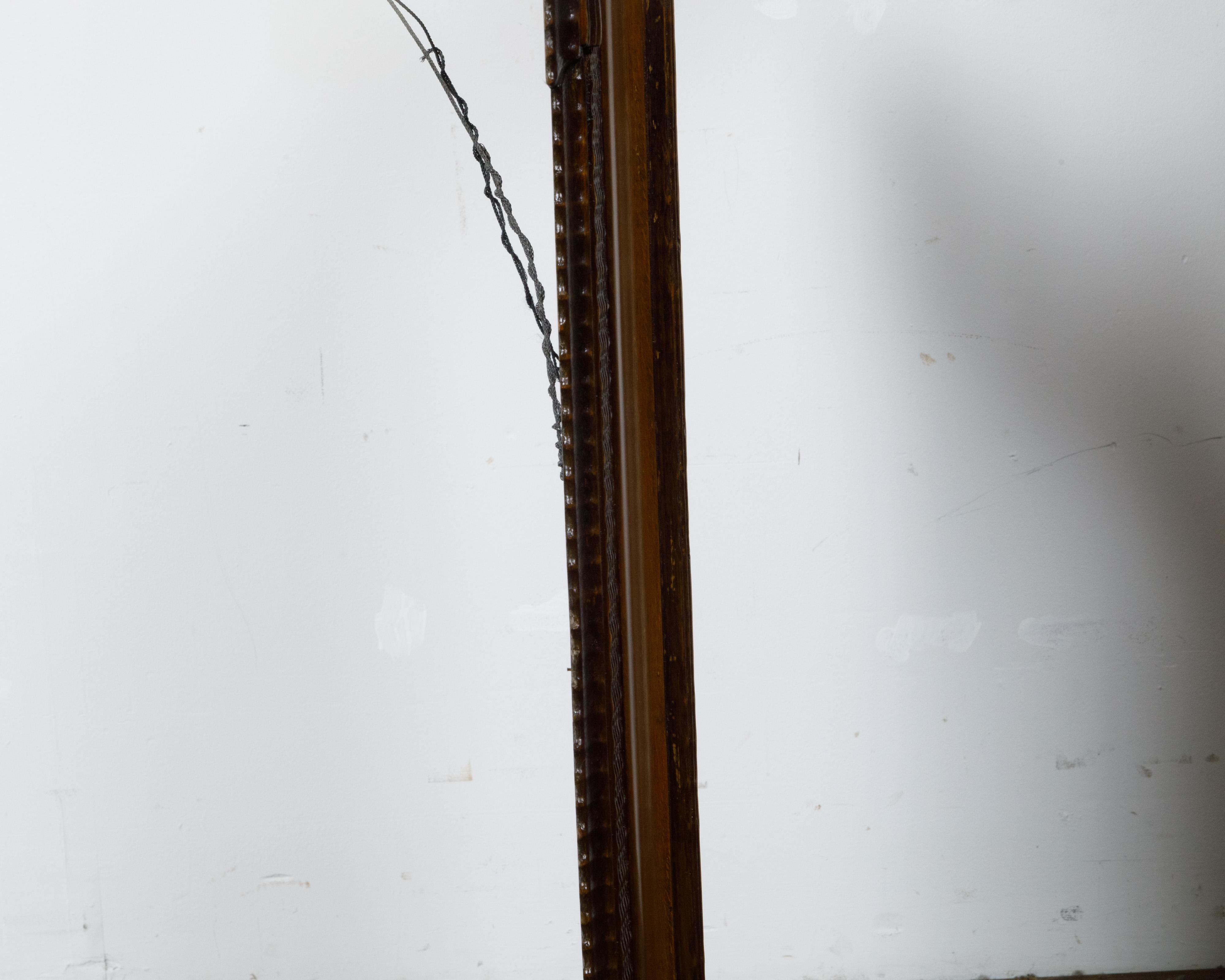 Miroir hollandais en noyer du XIXe siècle avec décor sculpté à la main et patine Brown en vente 3